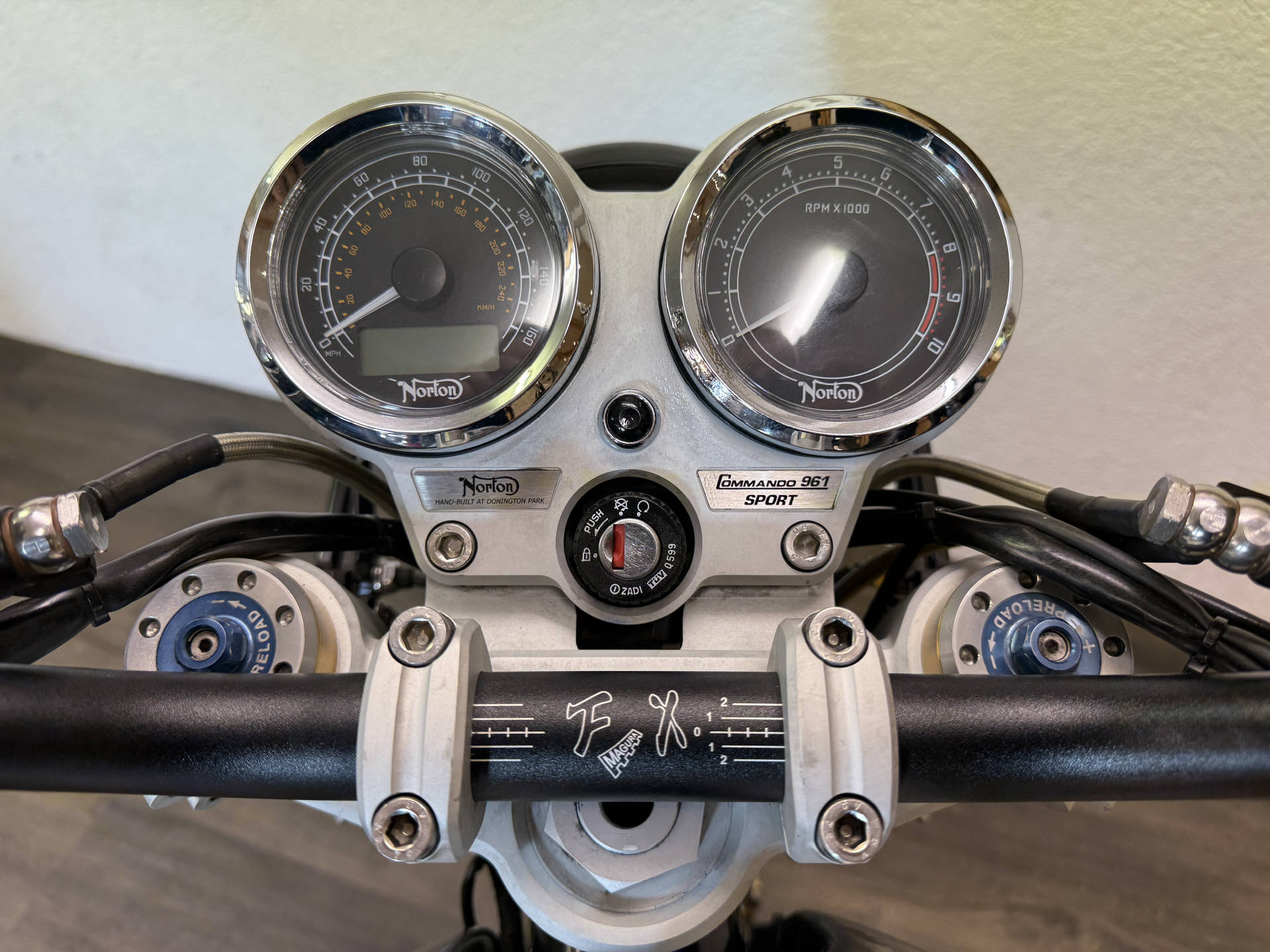 NORTON Comando 961 Sport-showroom-element-2