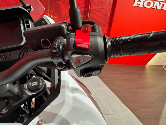 HONDA NX 500 *Pearl Horizon White**Neufahrzeug*-image-8