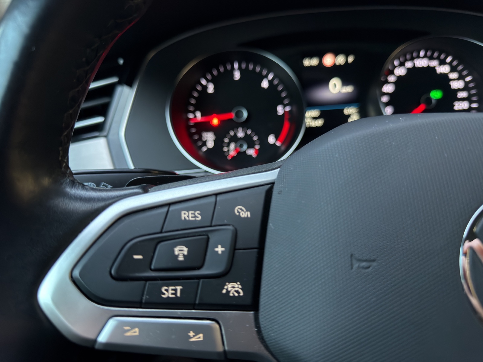 VW Passat 2.0 TDI BMT Elegance 4Motion DSG-image-15