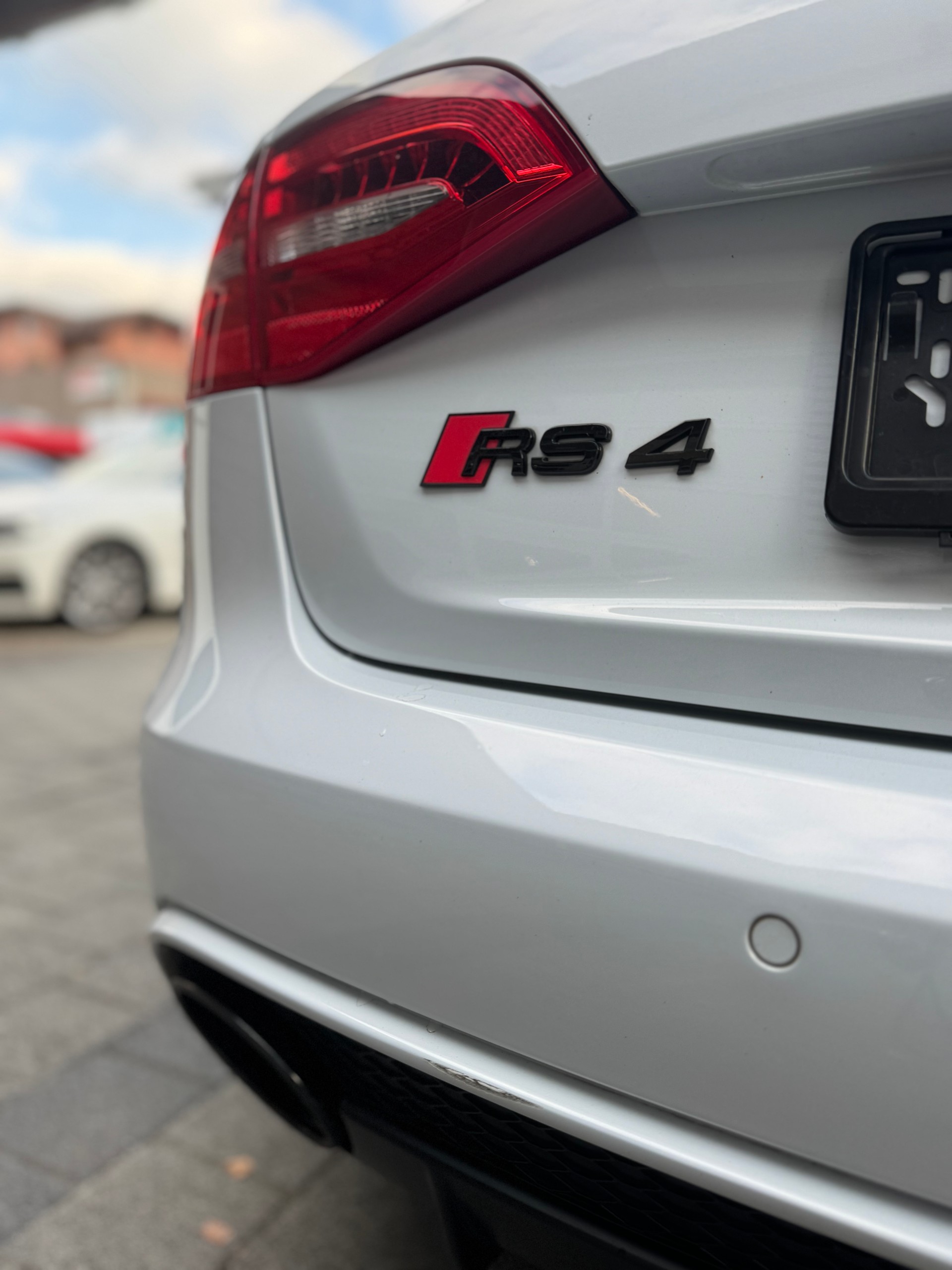 AUDI RS4 Avant 4.2 FSI V8 quattro S-tronic-image-4