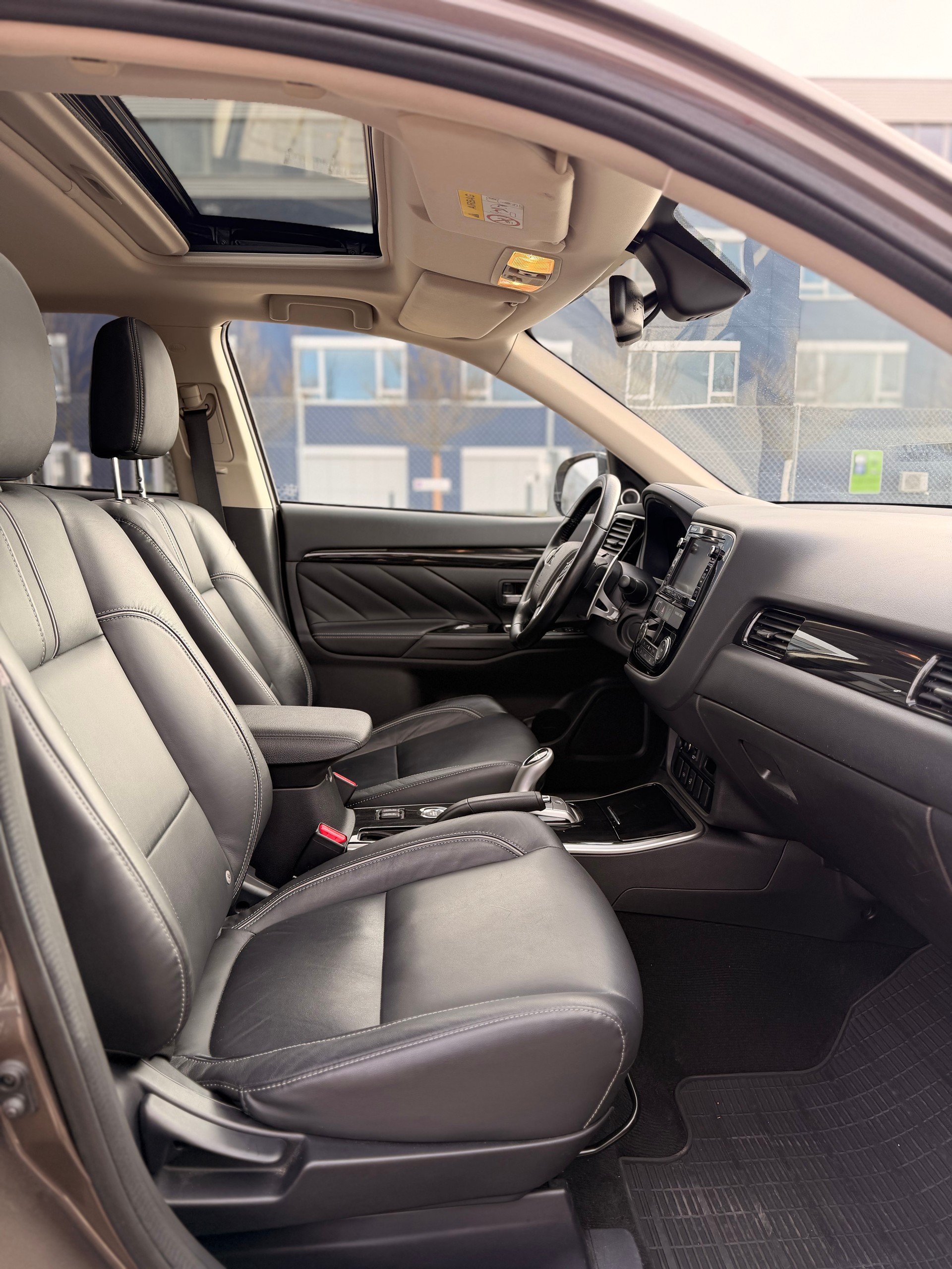 MITSUBISHI Outlander 2.0 PHEV Diamond 4WD Automatic-image-11