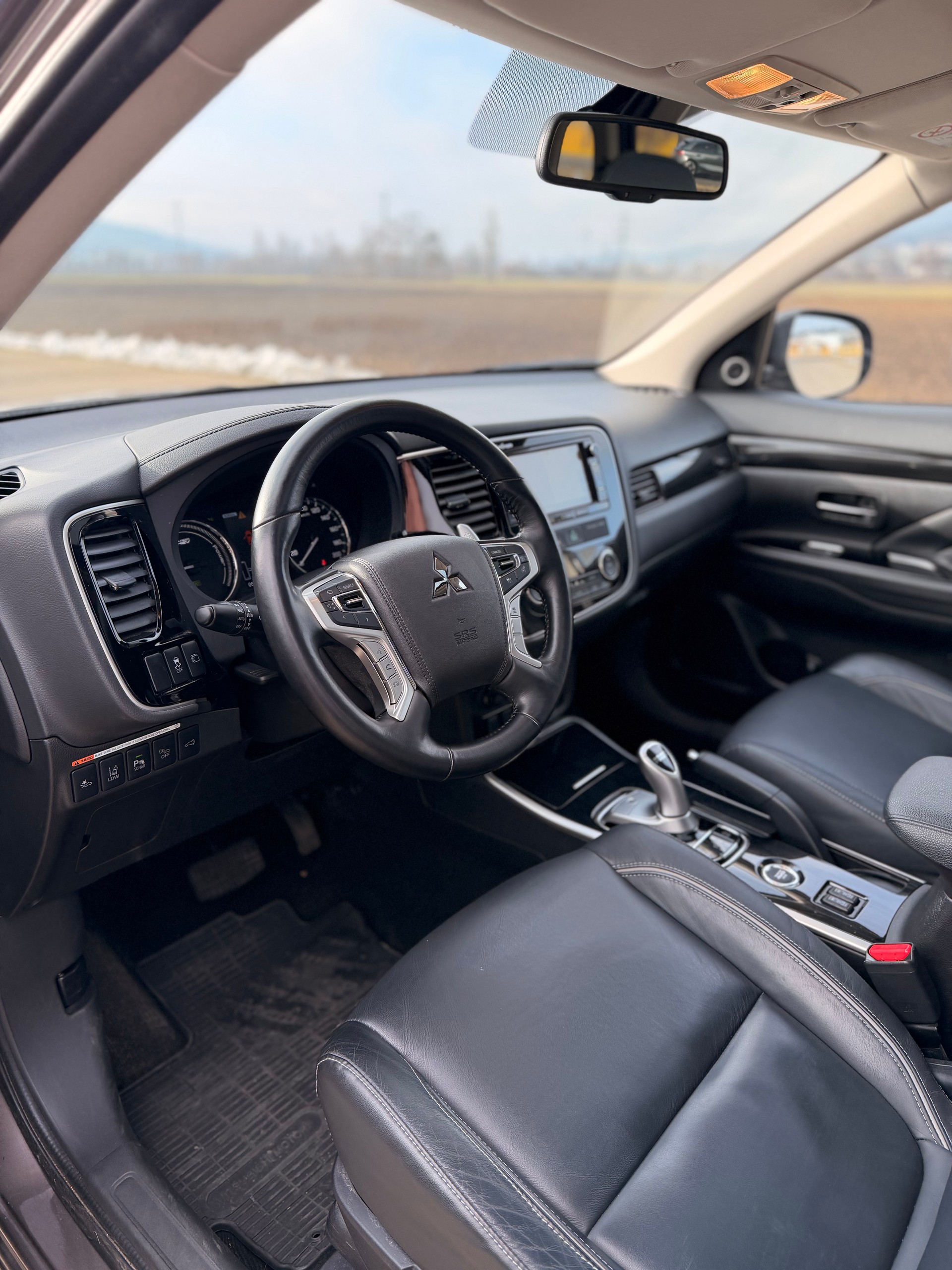 MITSUBISHI Outlander 2.0 PHEV Diamond 4WD Automatic-image-10