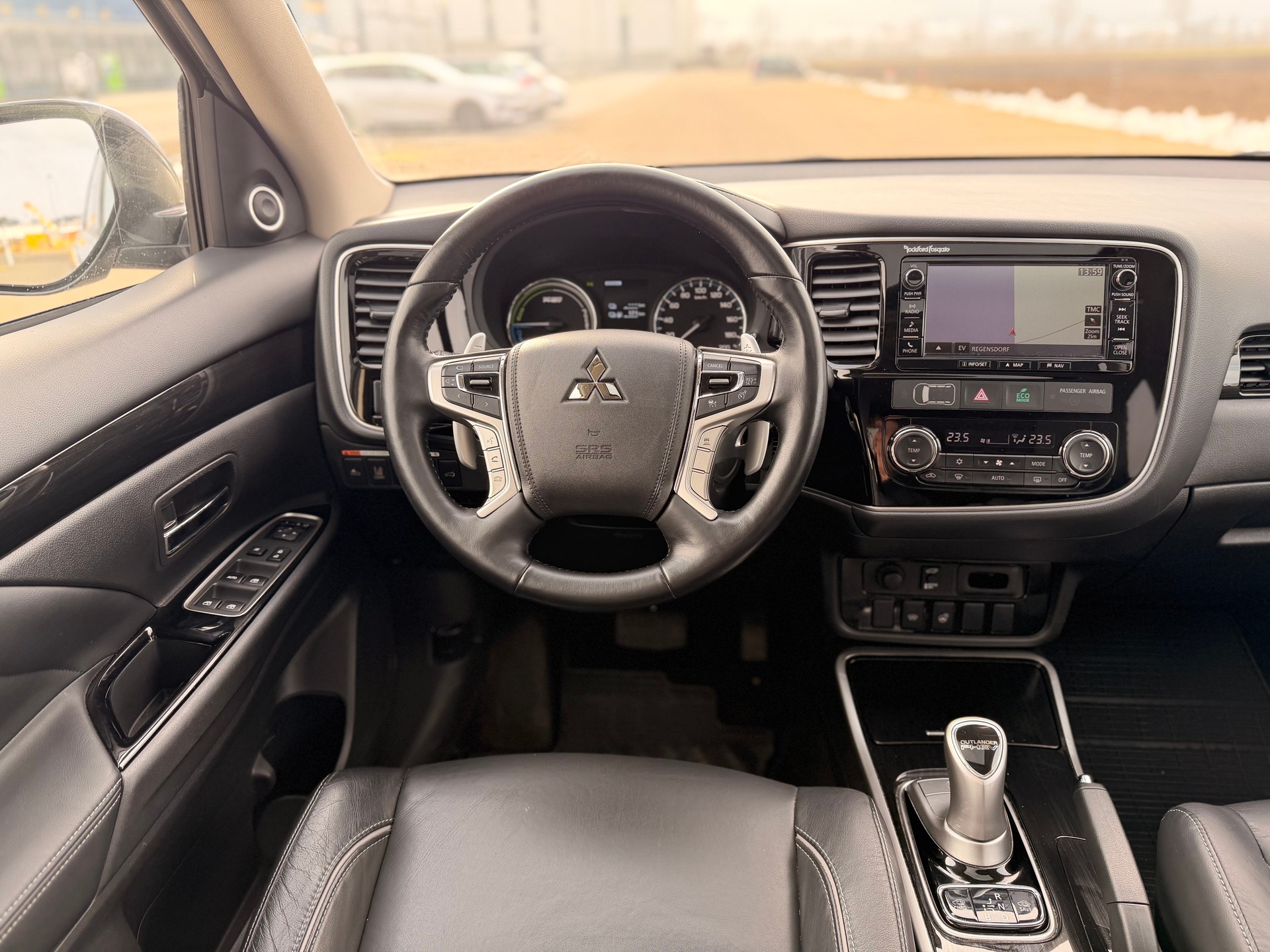 MITSUBISHI Outlander 2.0 PHEV Diamond 4WD Automatic-image-9