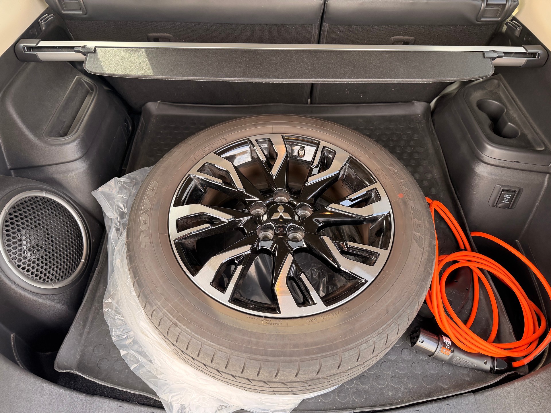 MITSUBISHI Outlander 2.0 PHEV Diamond 4WD Automatic-image-14
