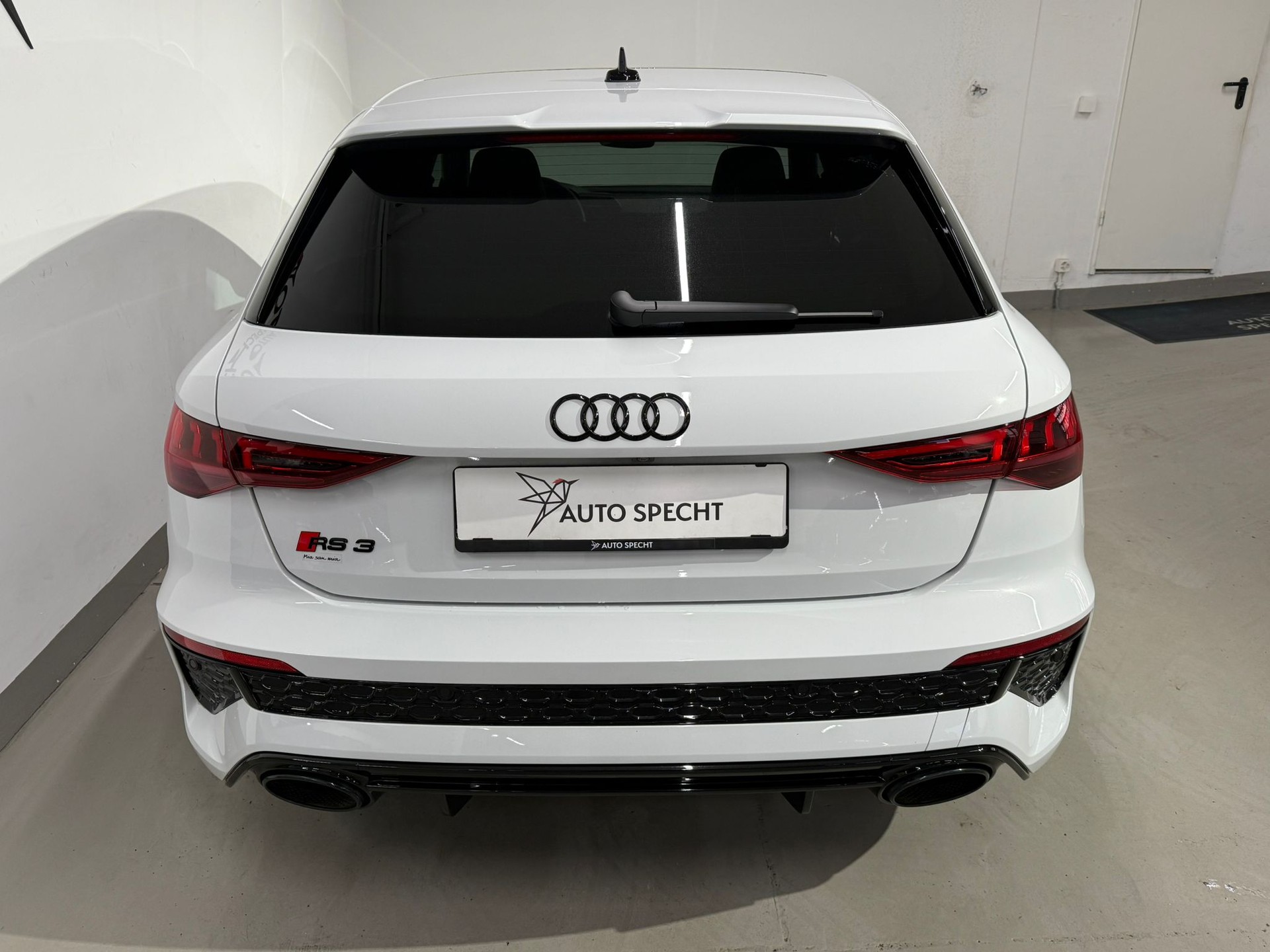 AUDI RS3 Sportback 2.5 TSI quattro S-tronic-image-5