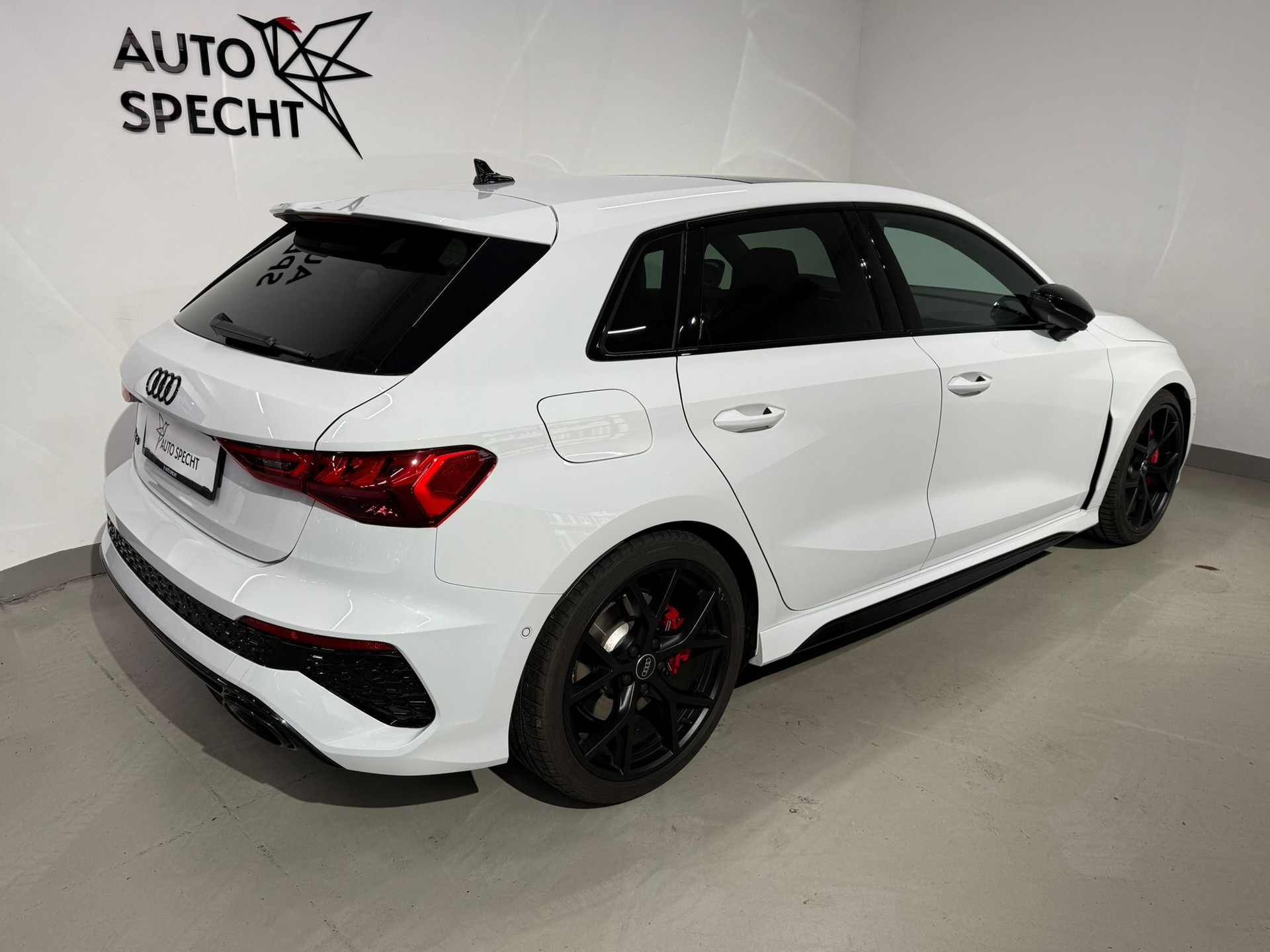 AUDI RS3 Sportback 2.5 TSI quattro S-tronic-image-3
