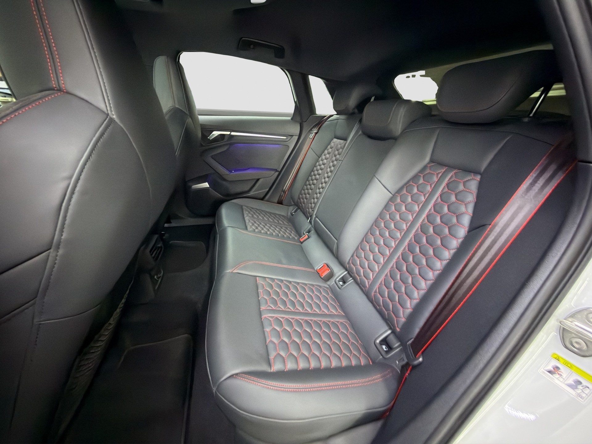 AUDI RS3 Sportback 2.5 TSI quattro S-tronic-image-12