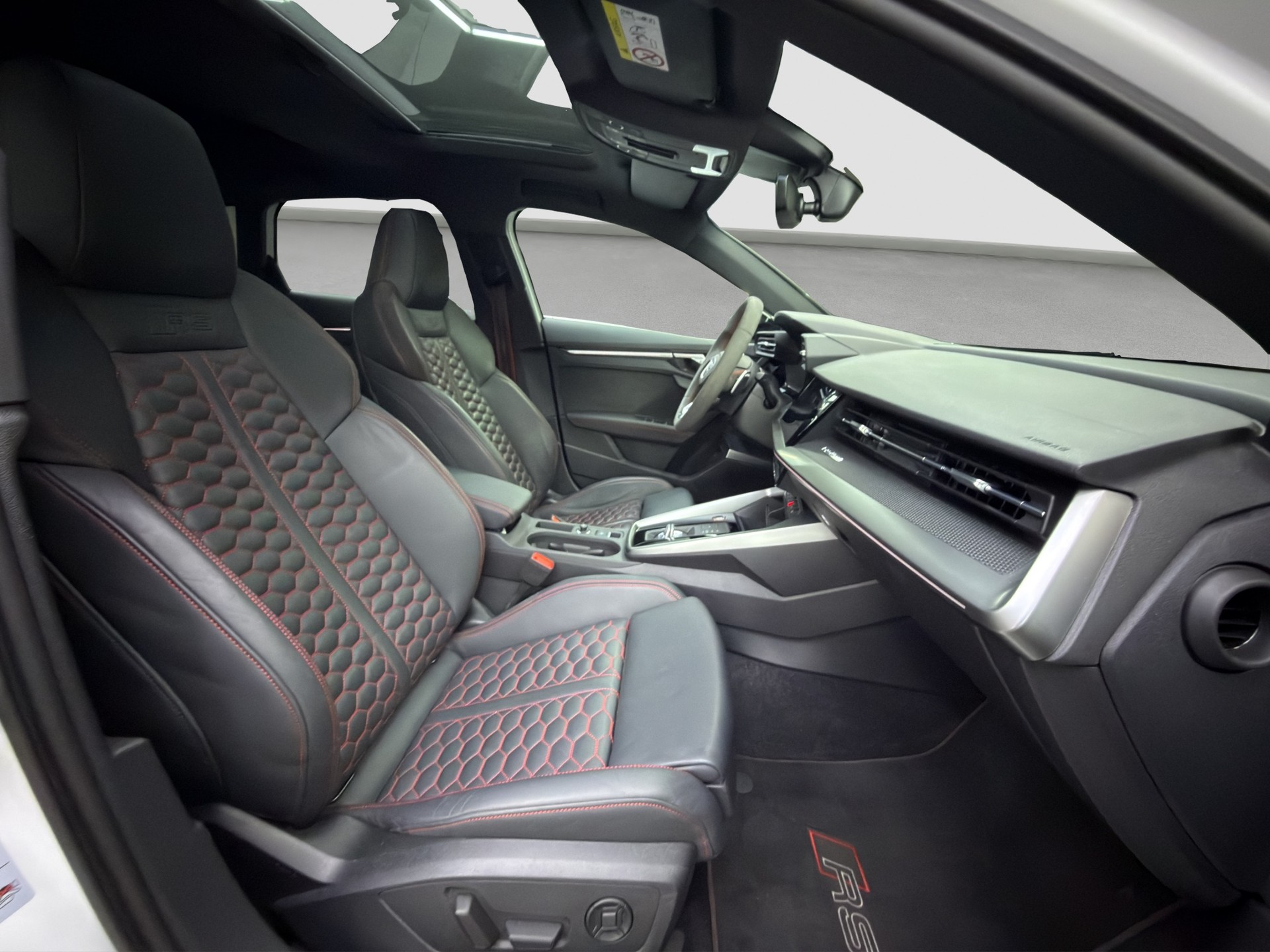 AUDI RS3 Sportback 2.5 TSI quattro S-tronic-image-13