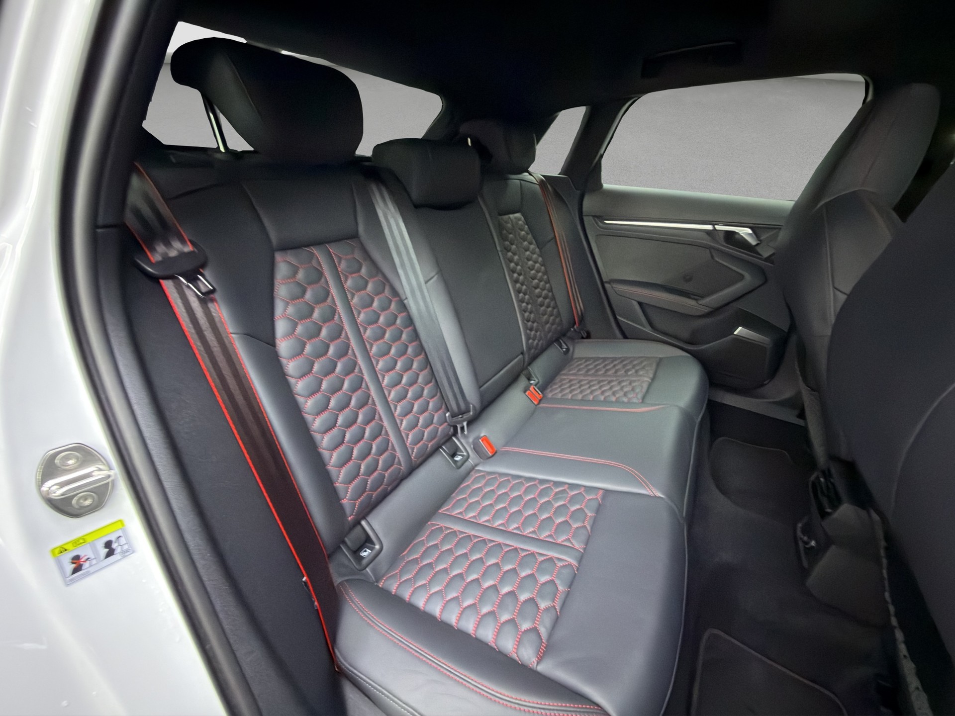 AUDI RS3 Sportback 2.5 TSI quattro S-tronic-image-14