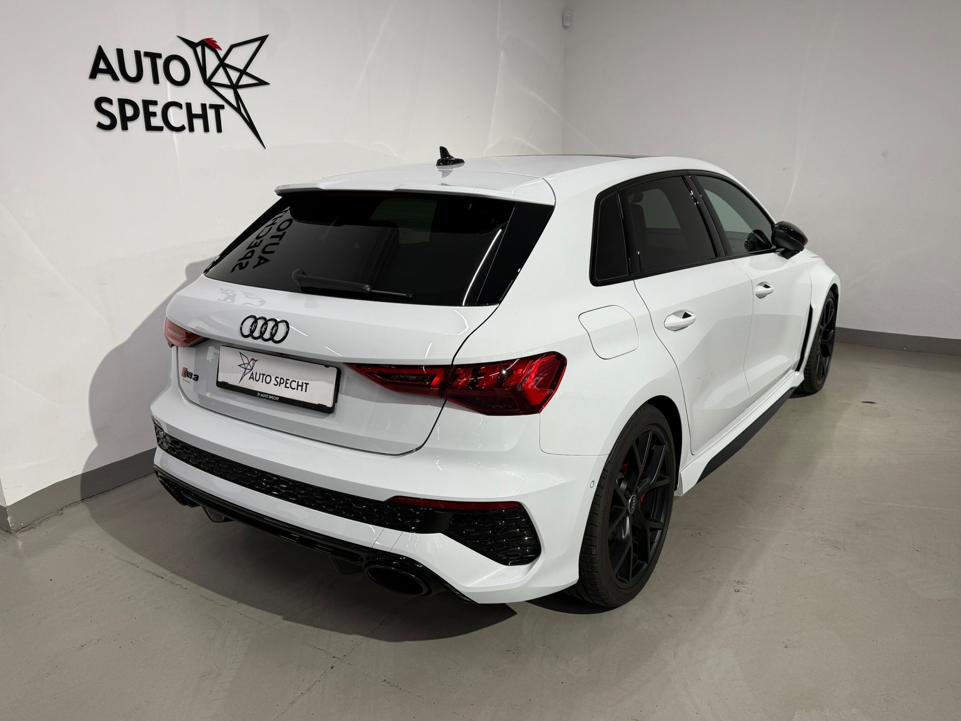 AUDI RS3 Sportback 2.5 TSI quattro S-tronic-image-4