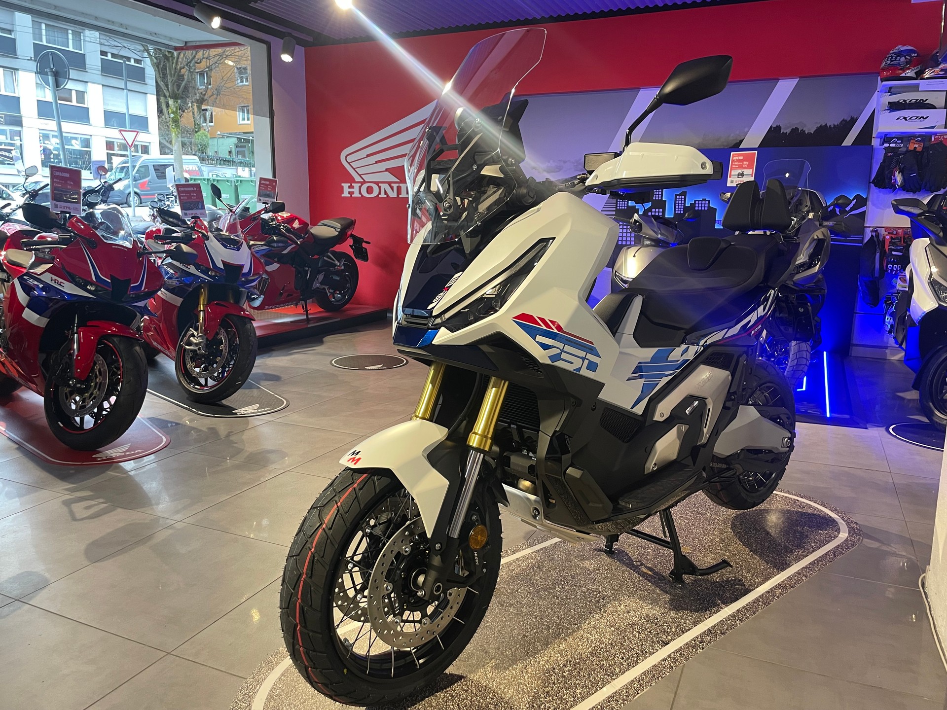 HONDA X-ADV 750