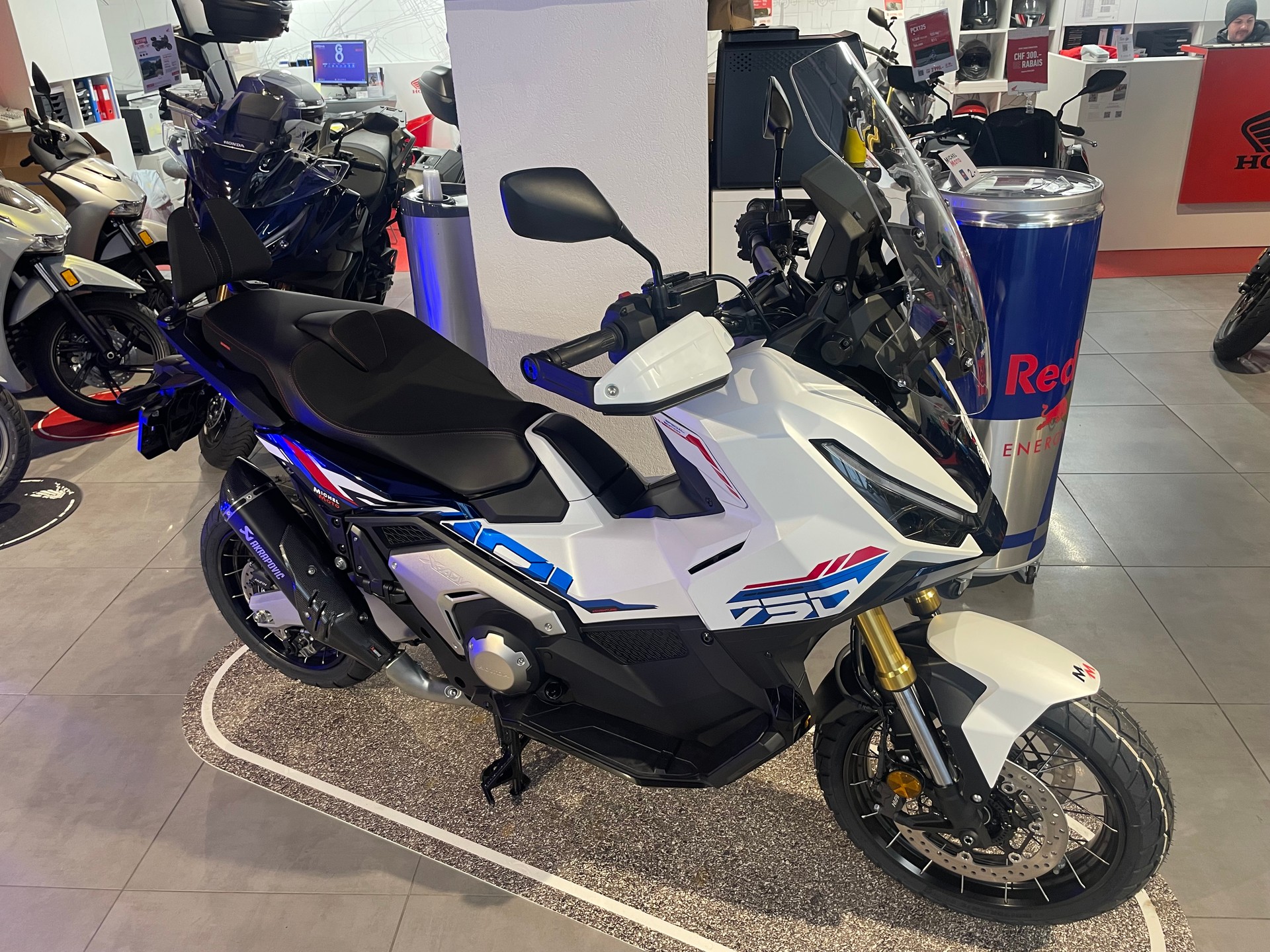 HONDA X-ADV 750-showroom-element-1