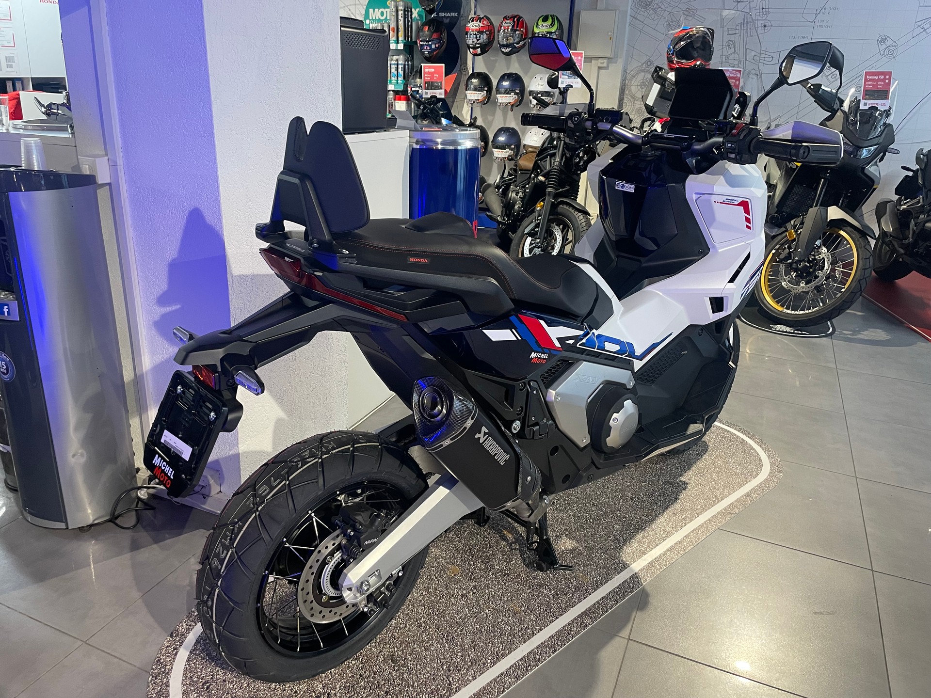 HONDA X-ADV 750-showroom-element-2