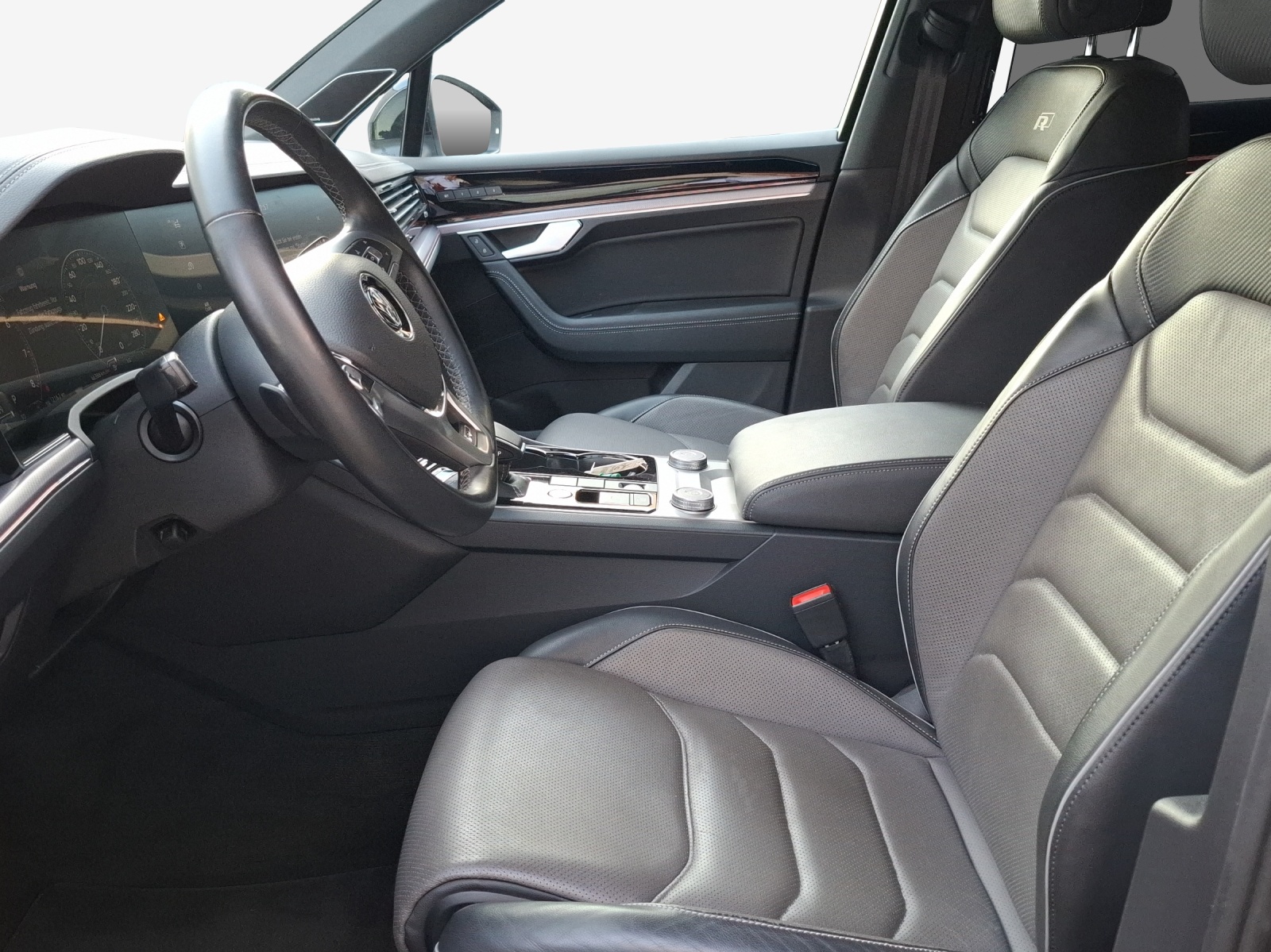 VW Touareg 3.0 TSI R-Line Tiptronic-image-7
