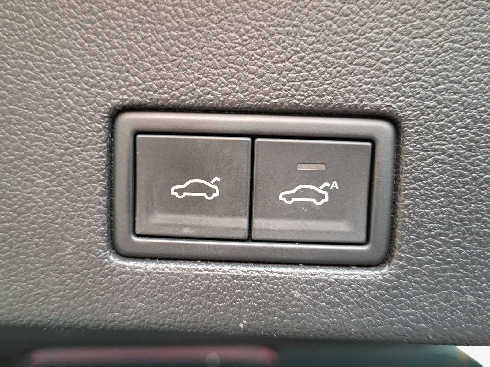 VW Touareg 3.0 TSI R-Line Tiptronic-image-14