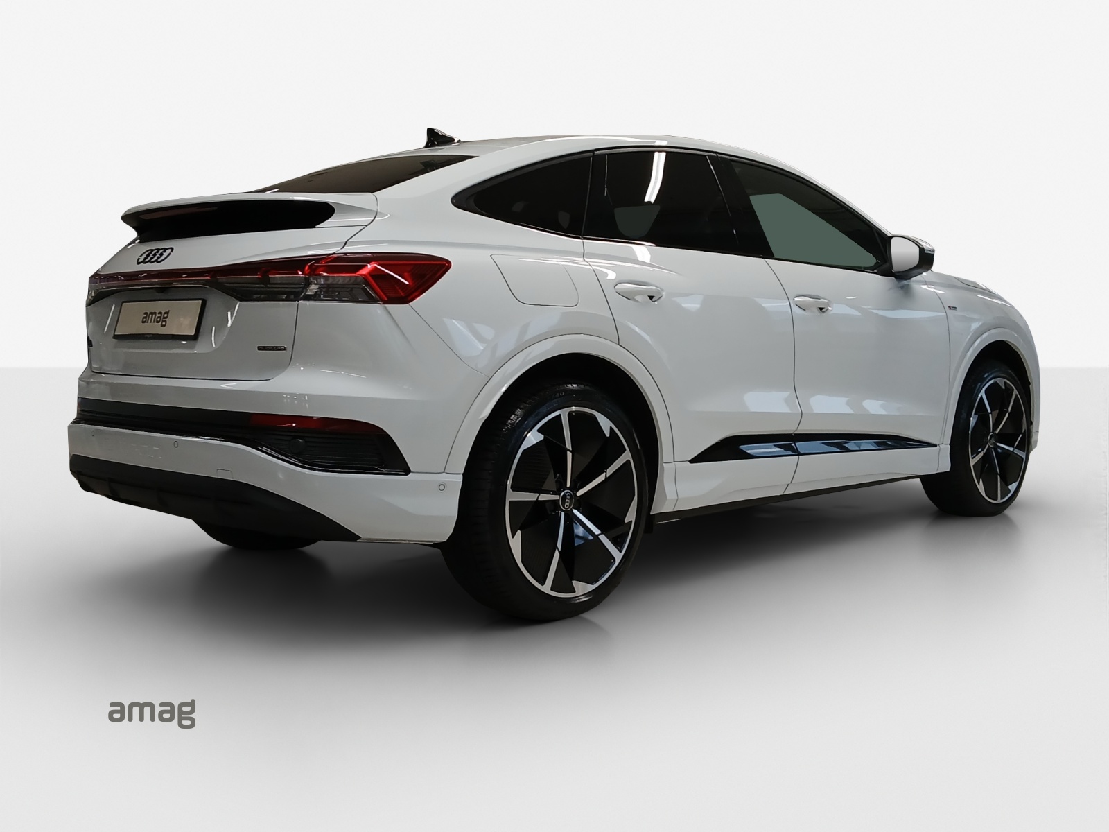 AUDI Q4 Sportback e-tron 45 Attraction quattro-image-4