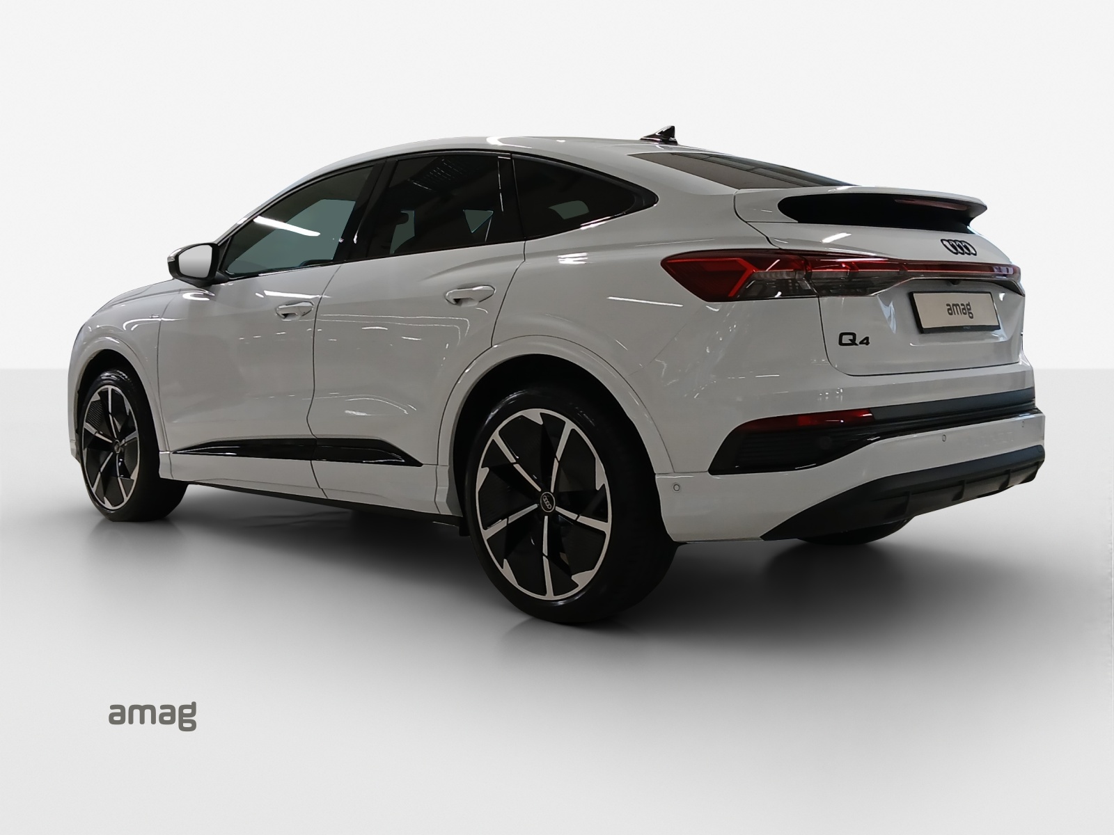 AUDI Q4 Sportback e-tron 45 Attraction quattro-image-2