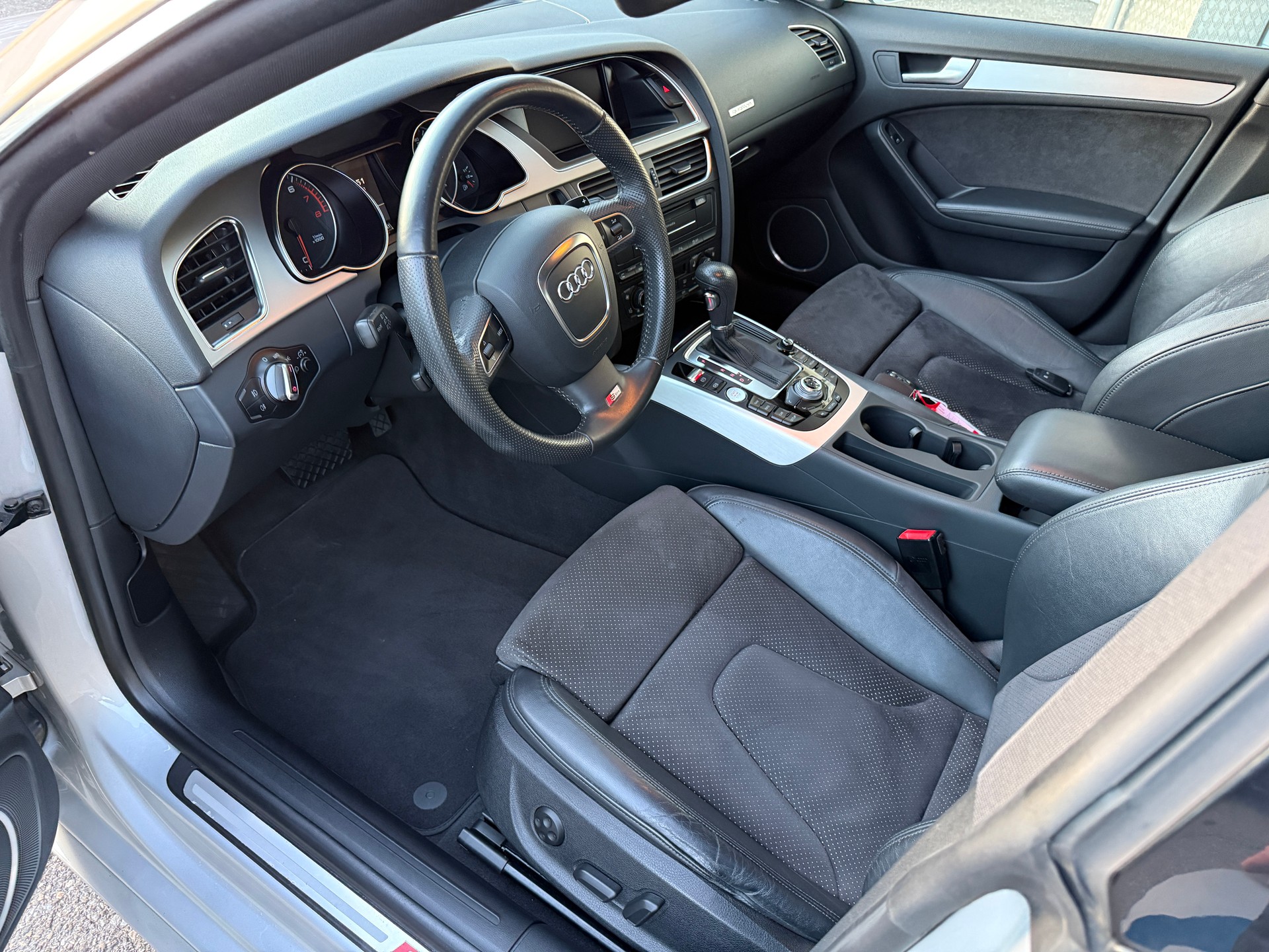 AUDI A5 Sportback 3.2 FSI quattro S-tronic-image-4