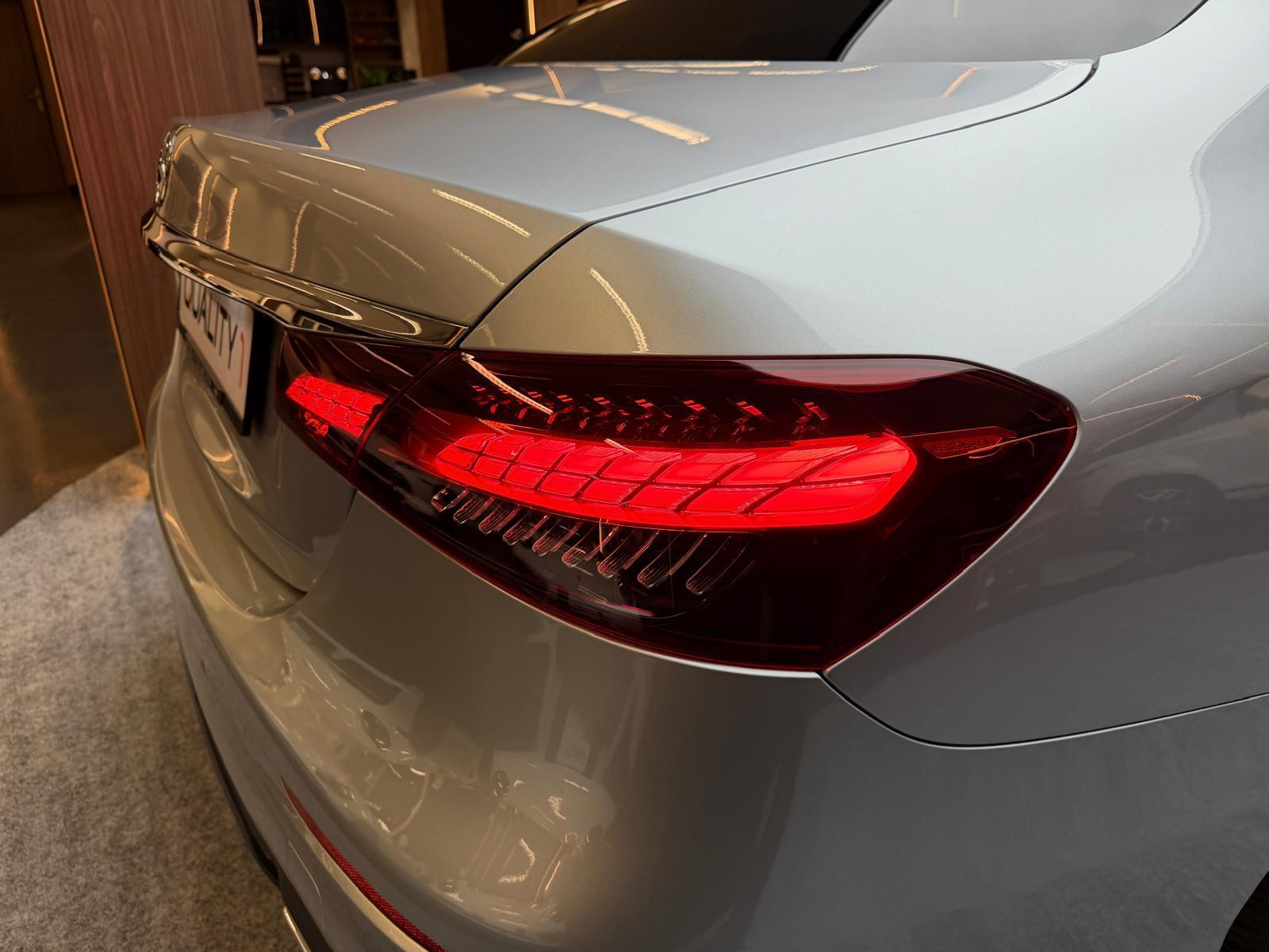 MERCEDES-BENZ E 200 d AMG Line-image-10