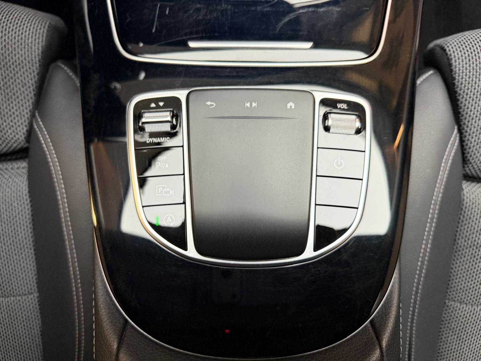 MERCEDES-BENZ E 200 d AMG Line-image-21