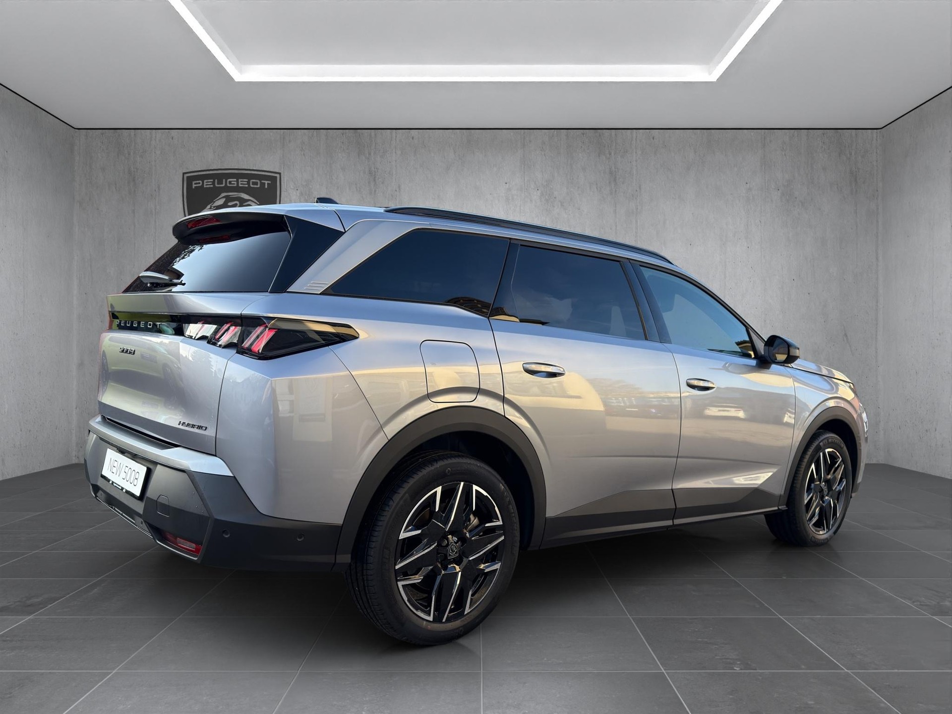 PEUGEOT 5008 1.2 Hybrid Allure Premium-image-4