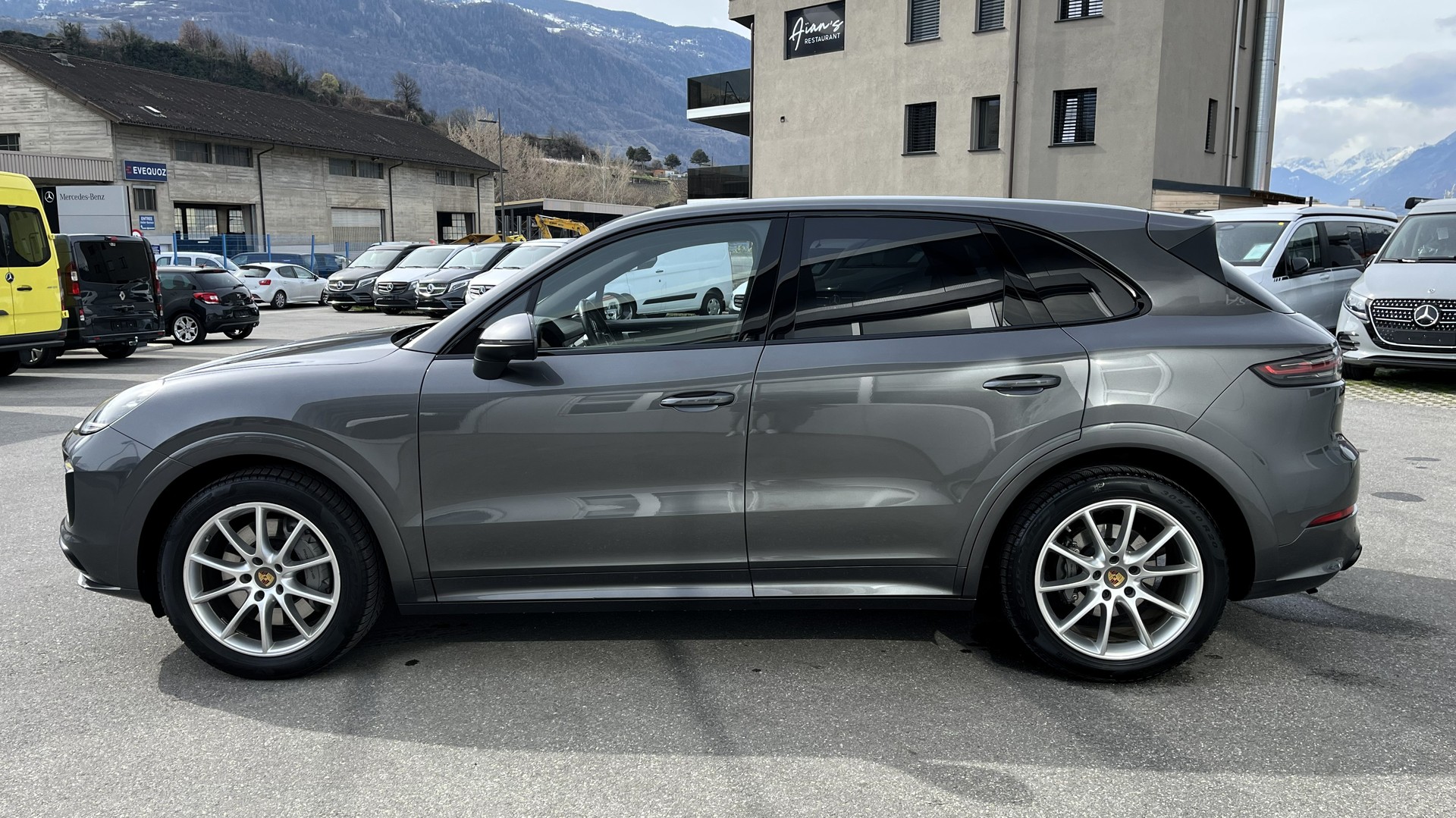 PORSCHE Cayenne S-image-3