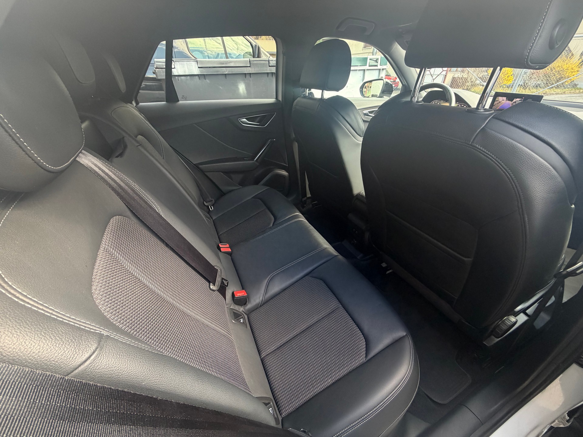 AUDI Q2 35 TFSI S line S-tronic-image-9