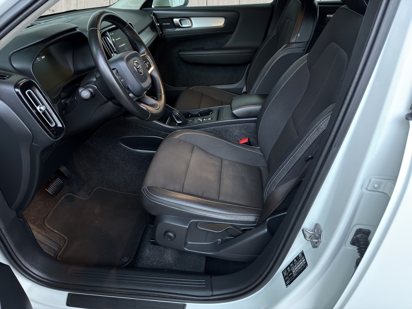 VOLVO XC40 T4 Inscription Geartronic-image-9
