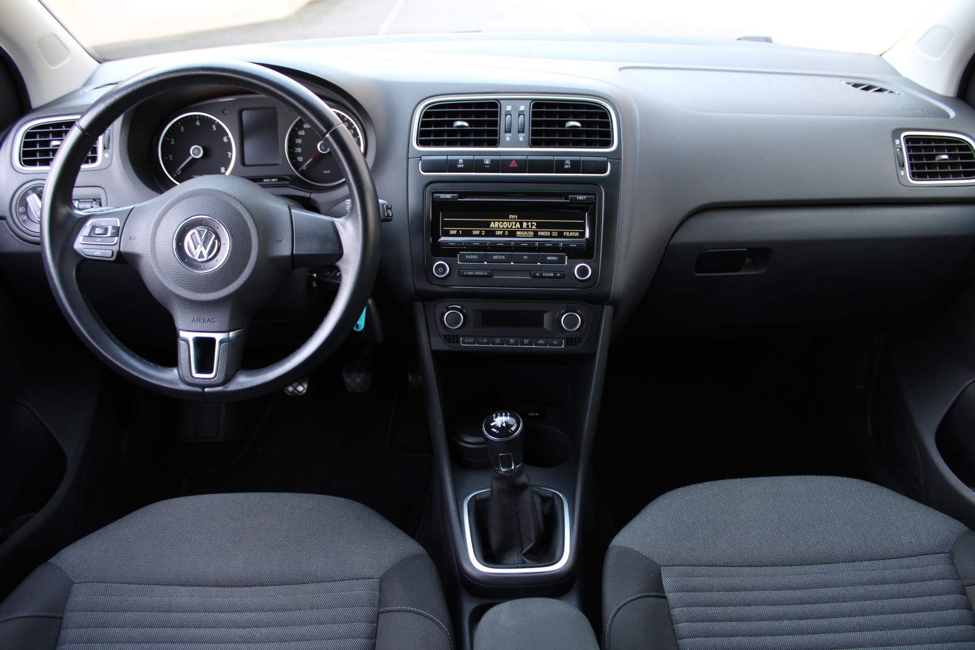 VW Polo 1.2 TSI BlueMotion Technology 65th Edition-image-8