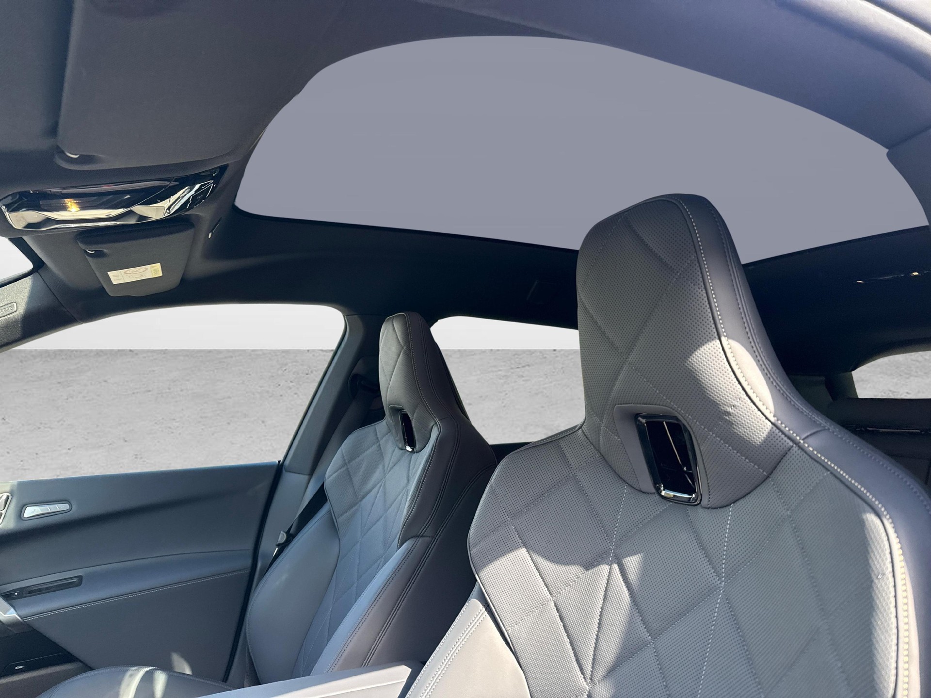 BMW iX xDrive60-image-12