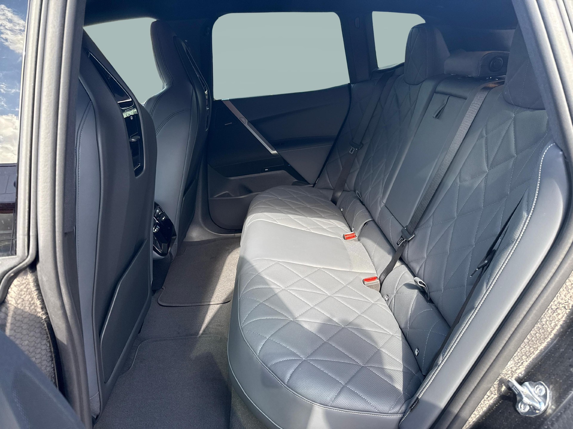 BMW iX xDrive60-image-10