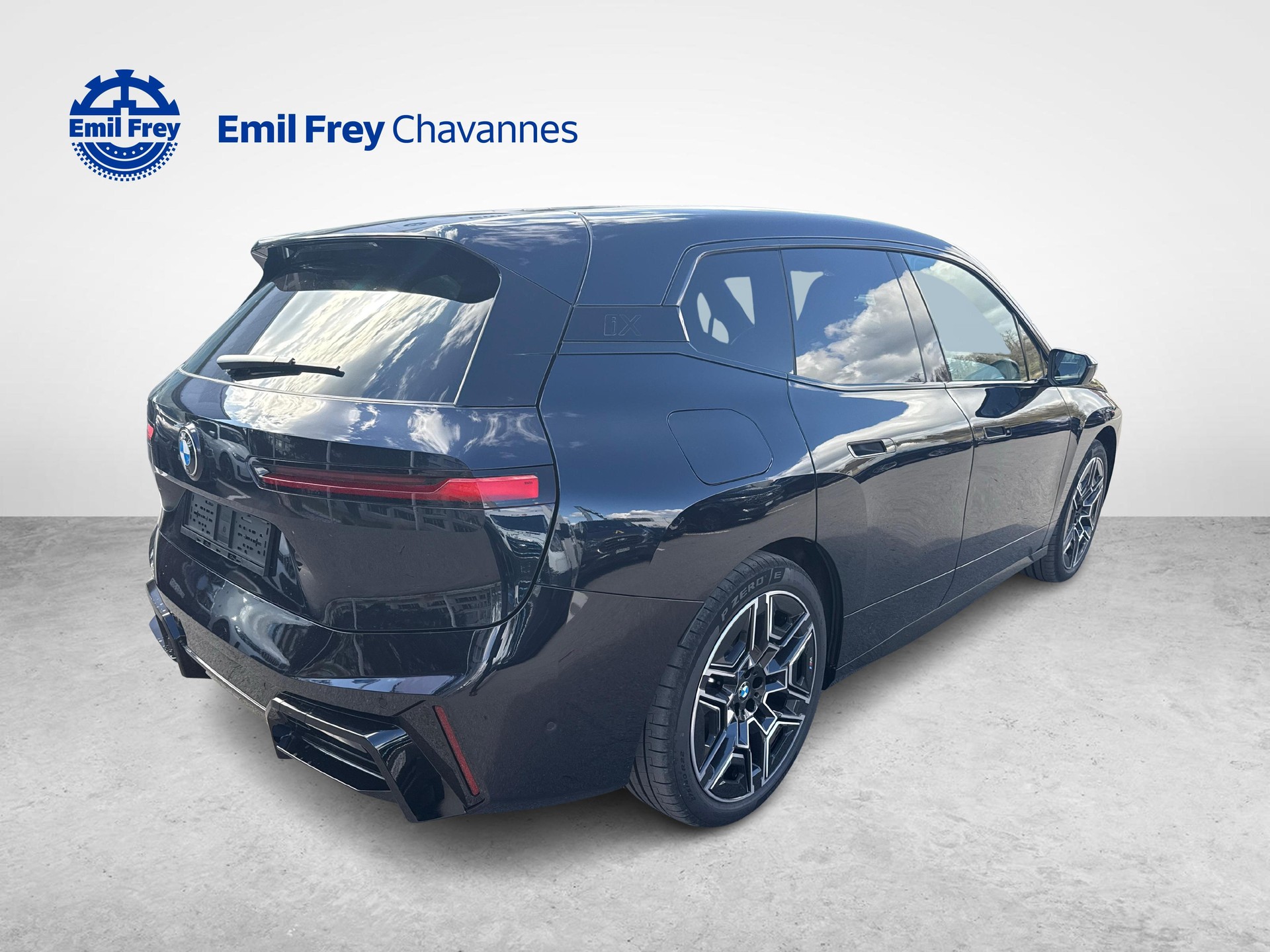BMW iX xDrive60-image-4