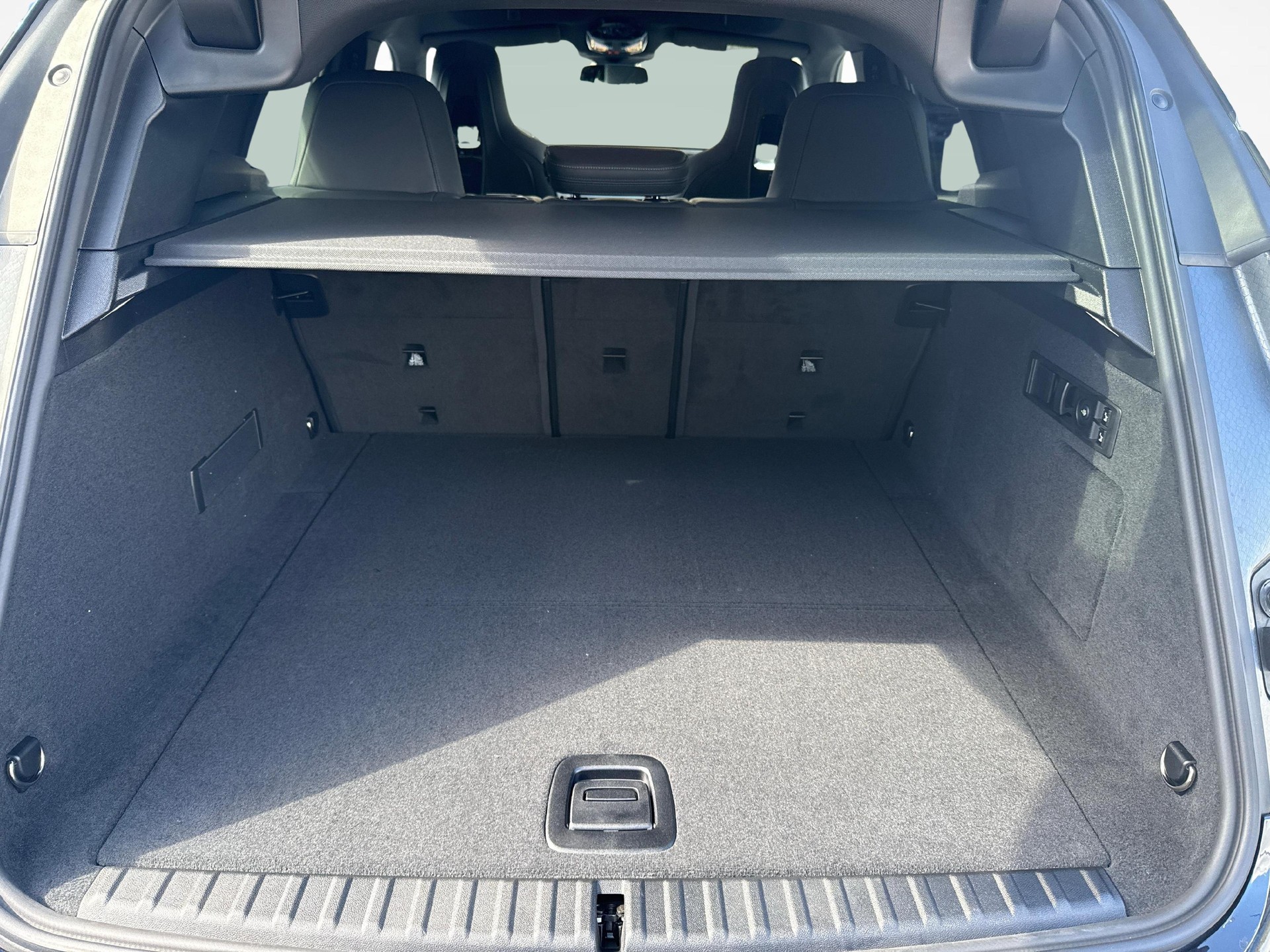 BMW iX xDrive60-image-11