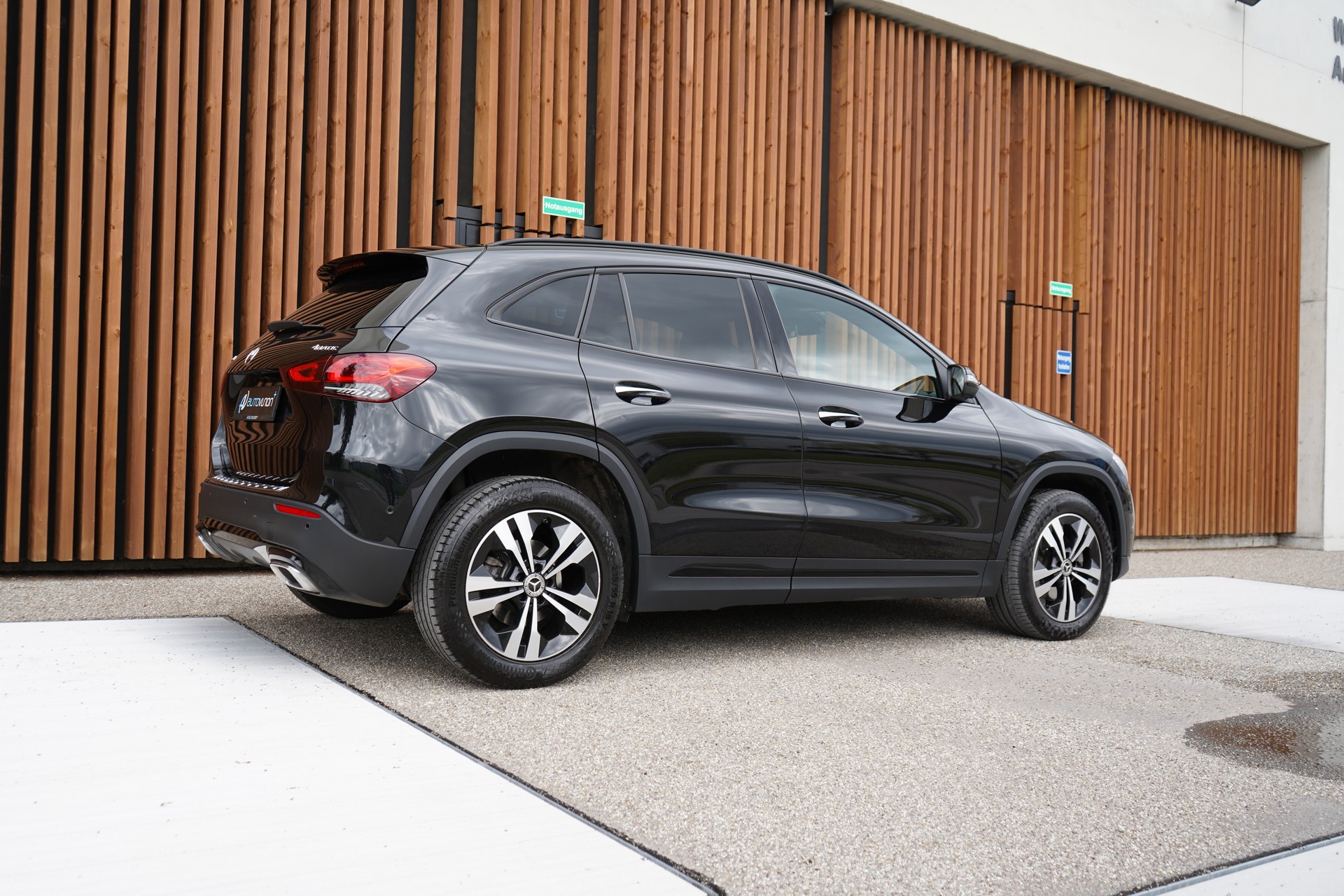 MERCEDES-BENZ GLA 200d 4MATIC PROGRESSIVE NIGHT 8G-DCT l 150 PS-image-9