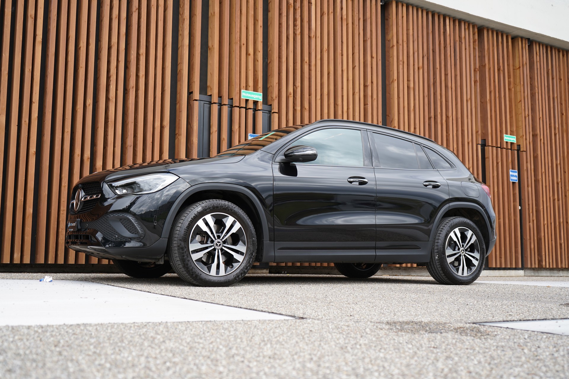 MERCEDES-BENZ GLA 200d 4MATIC PROGRESSIVE NIGHT 8G-DCT l 150 PS-image-11