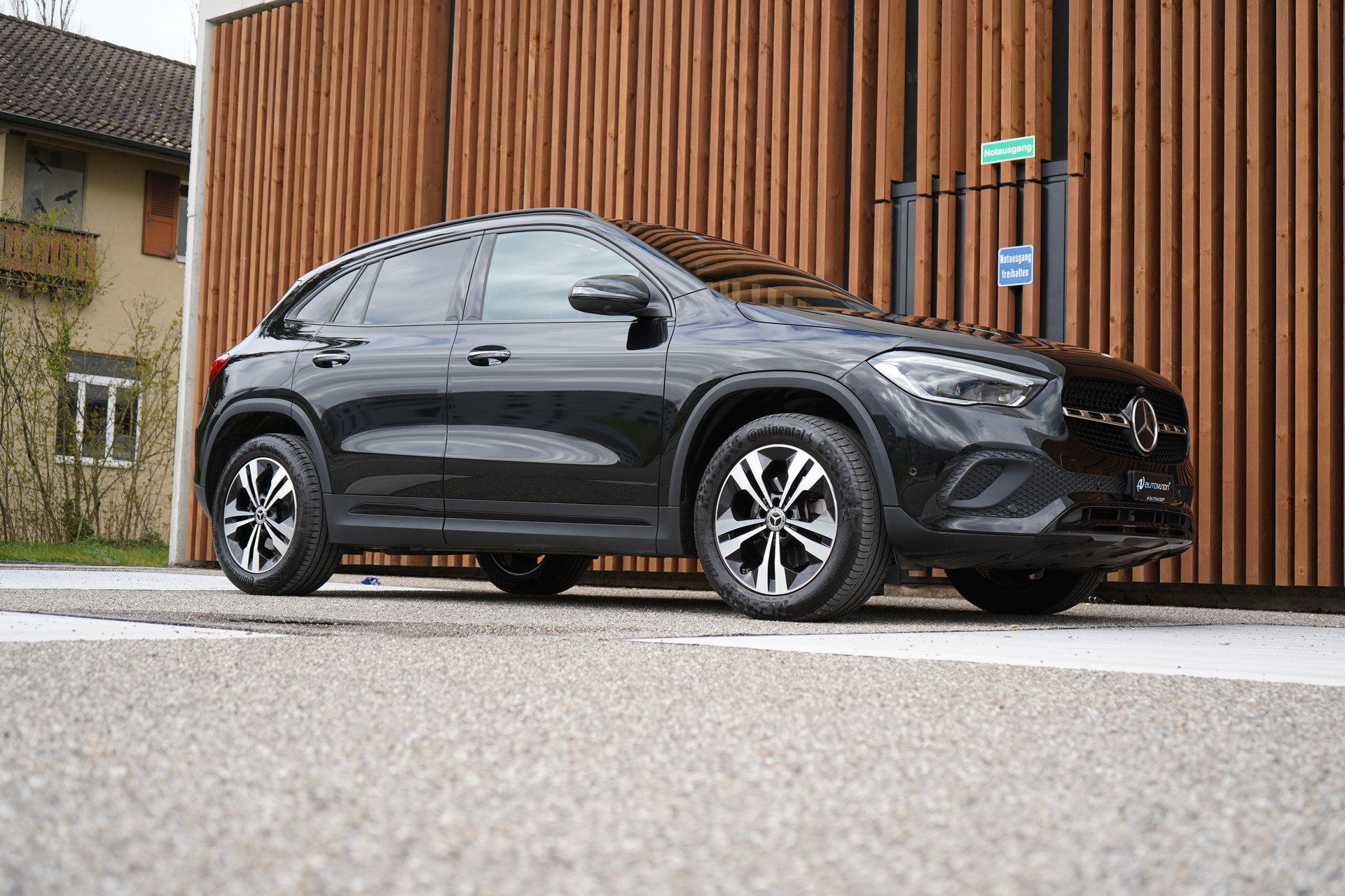 MERCEDES-BENZ GLA 200d 4MATIC PROGRESSIVE NIGHT 8G-DCT l 150 PS-image-8
