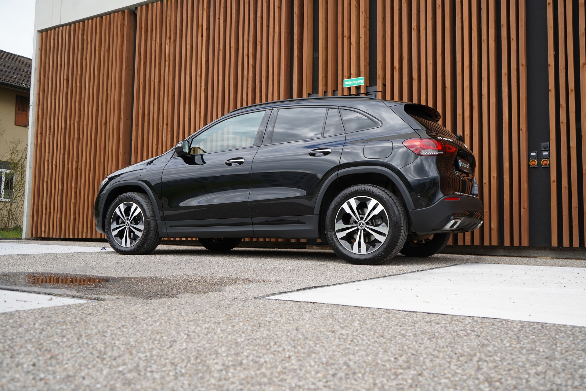 MERCEDES-BENZ GLA 200d 4MATIC PROGRESSIVE NIGHT 8G-DCT l 150 PS-image-12