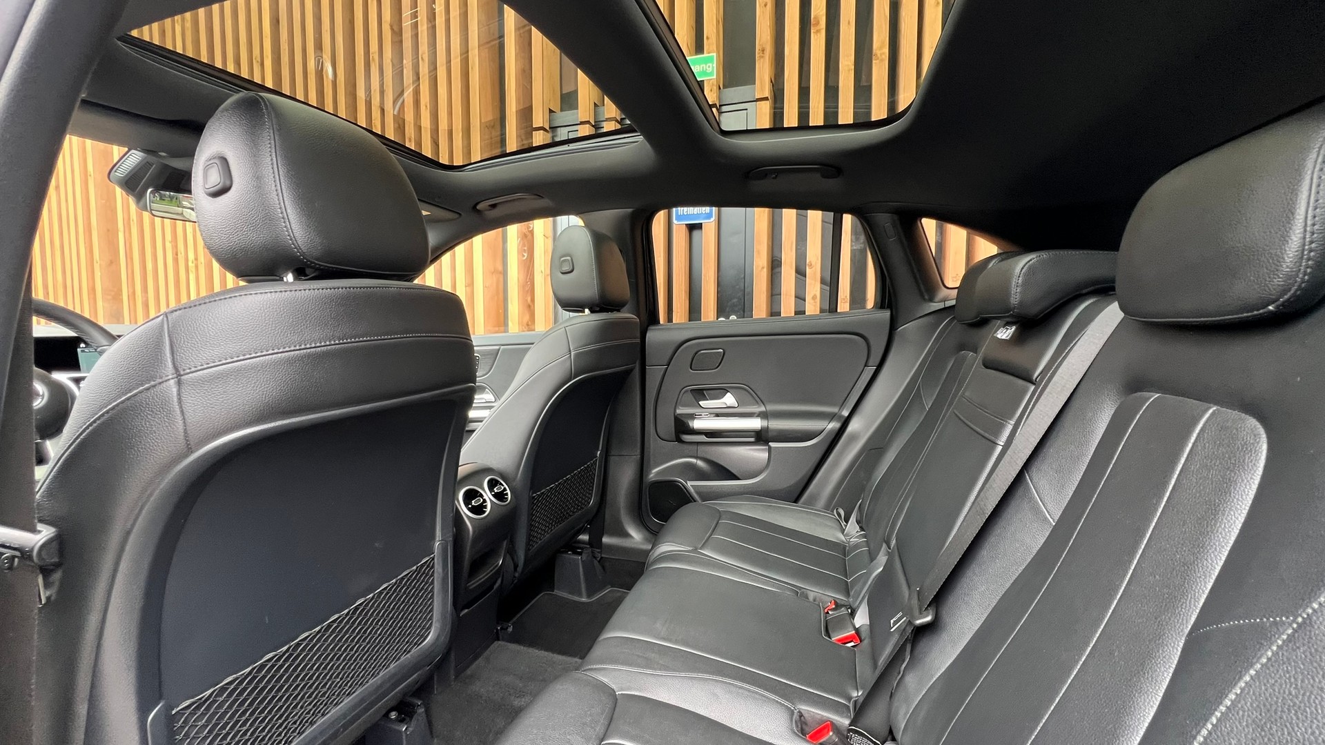 MERCEDES-BENZ GLA 200d 4MATIC PROGRESSIVE NIGHT 8G-DCT l 150 PS-image-29
