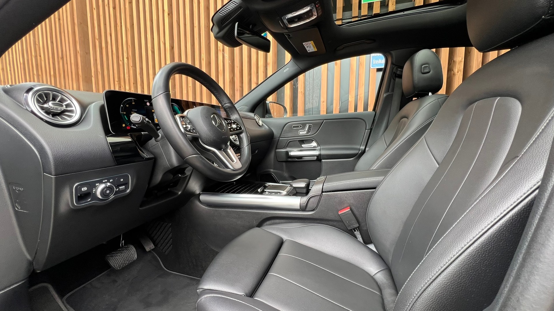 MERCEDES-BENZ GLA 200d 4MATIC PROGRESSIVE NIGHT 8G-DCT l 150 PS-image-27