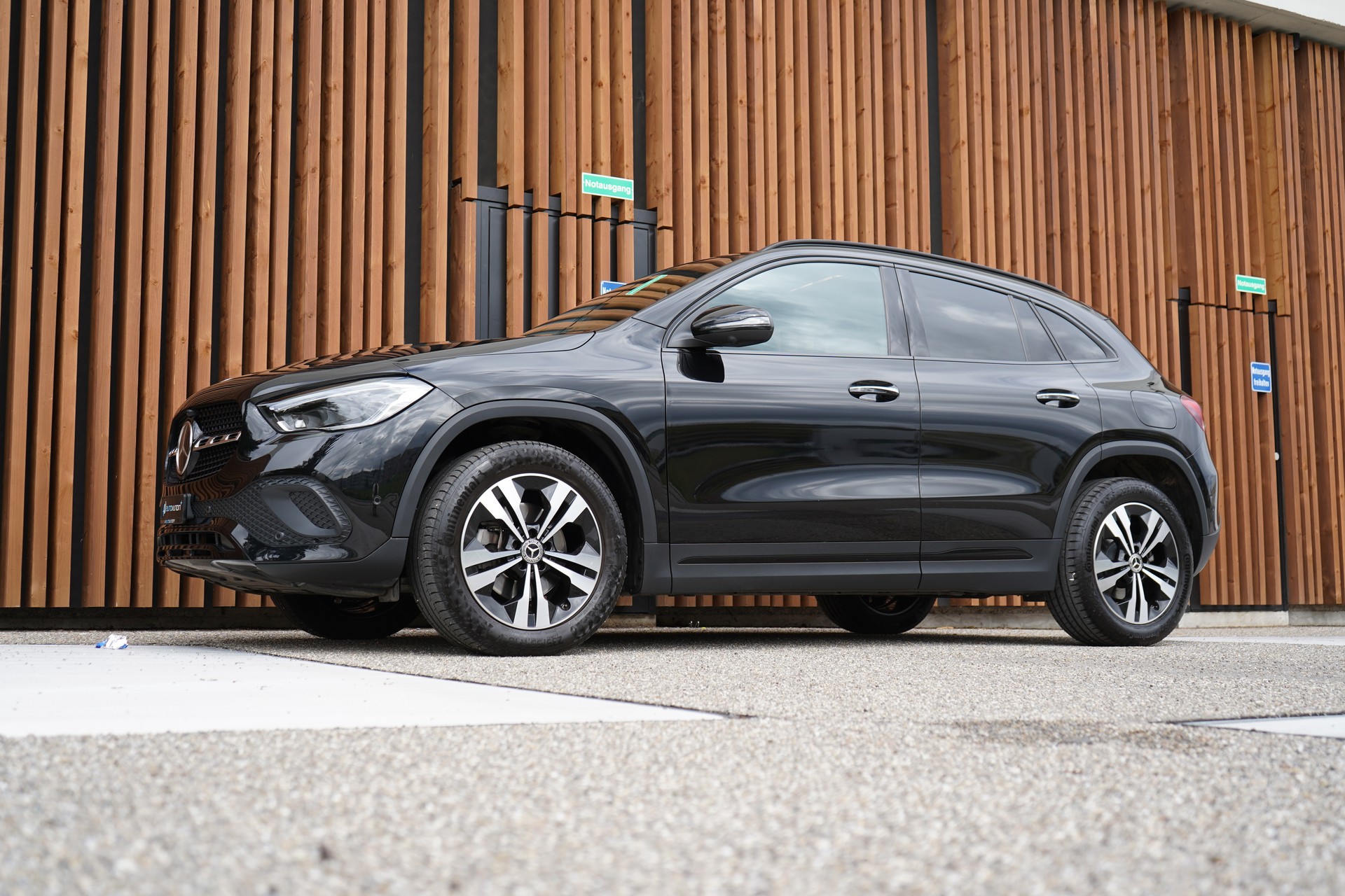 MERCEDES-BENZ GLA 200d 4MATIC PROGRESSIVE NIGHT 8G-DCT l 150 PS-image-13