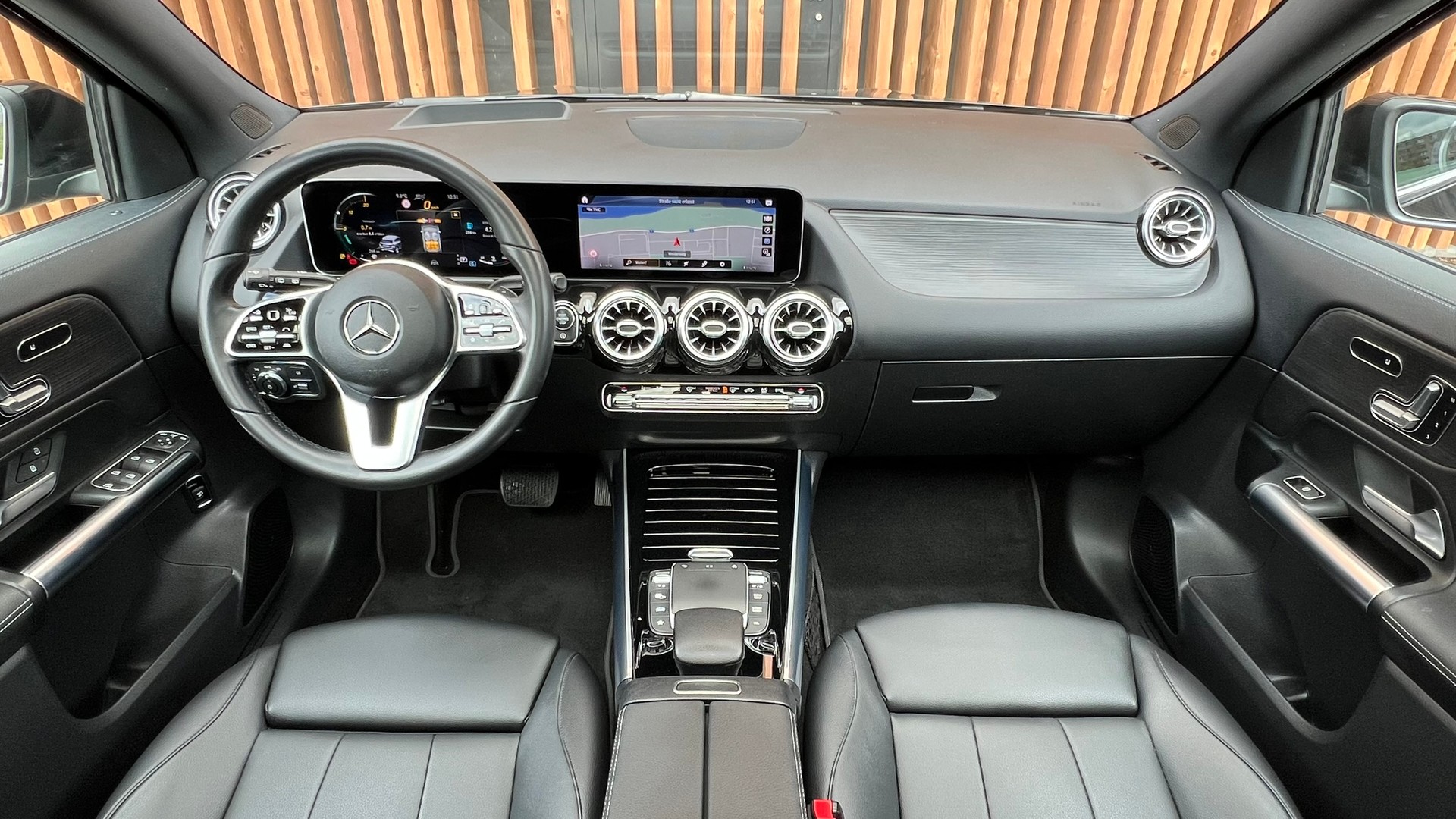 MERCEDES-BENZ GLA 200d 4MATIC PROGRESSIVE NIGHT 8G-DCT l 150 PS-image-21