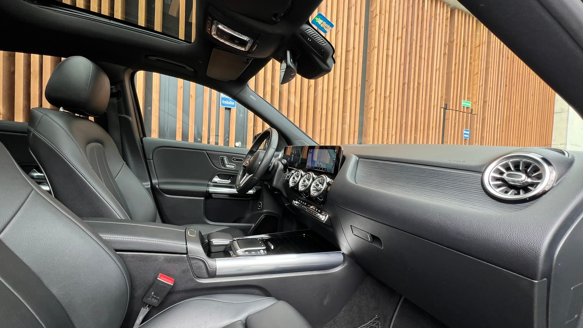 MERCEDES-BENZ GLA 200d 4MATIC PROGRESSIVE NIGHT 8G-DCT l 150 PS-image-26