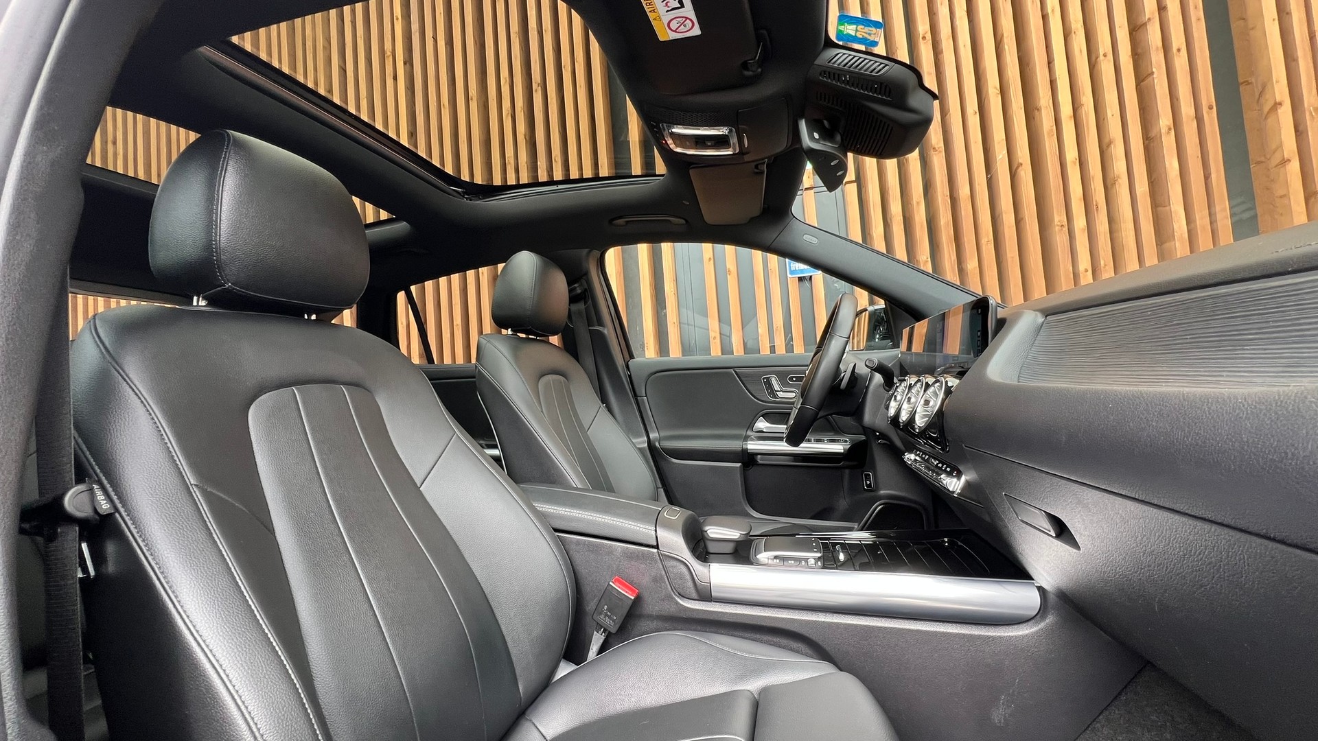 MERCEDES-BENZ GLA 200d 4MATIC PROGRESSIVE NIGHT 8G-DCT l 150 PS-image-24