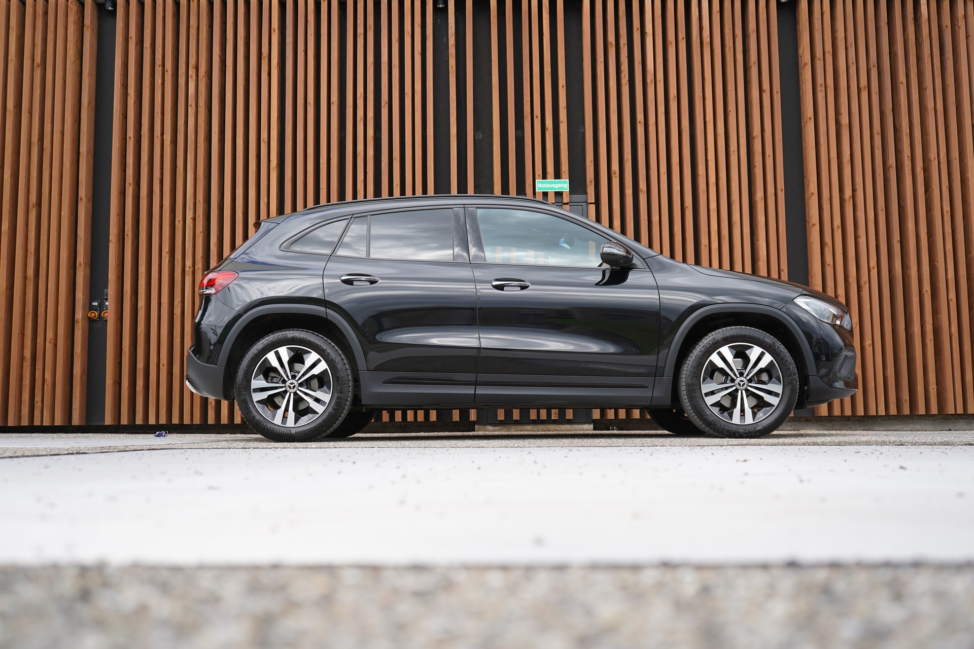 MERCEDES-BENZ GLA 200d 4MATIC PROGRESSIVE NIGHT 8G-DCT l 150 PS-image-0