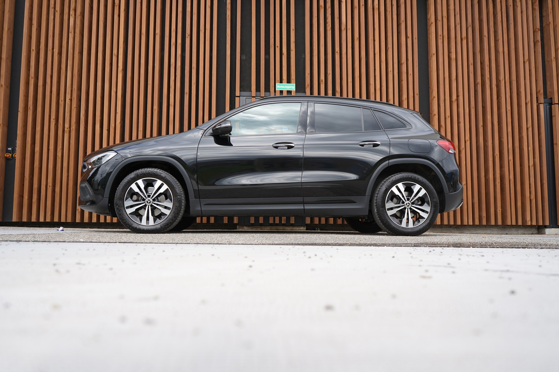 MERCEDES-BENZ GLA 200d 4MATIC PROGRESSIVE NIGHT 8G-DCT l 150 PS-image-1