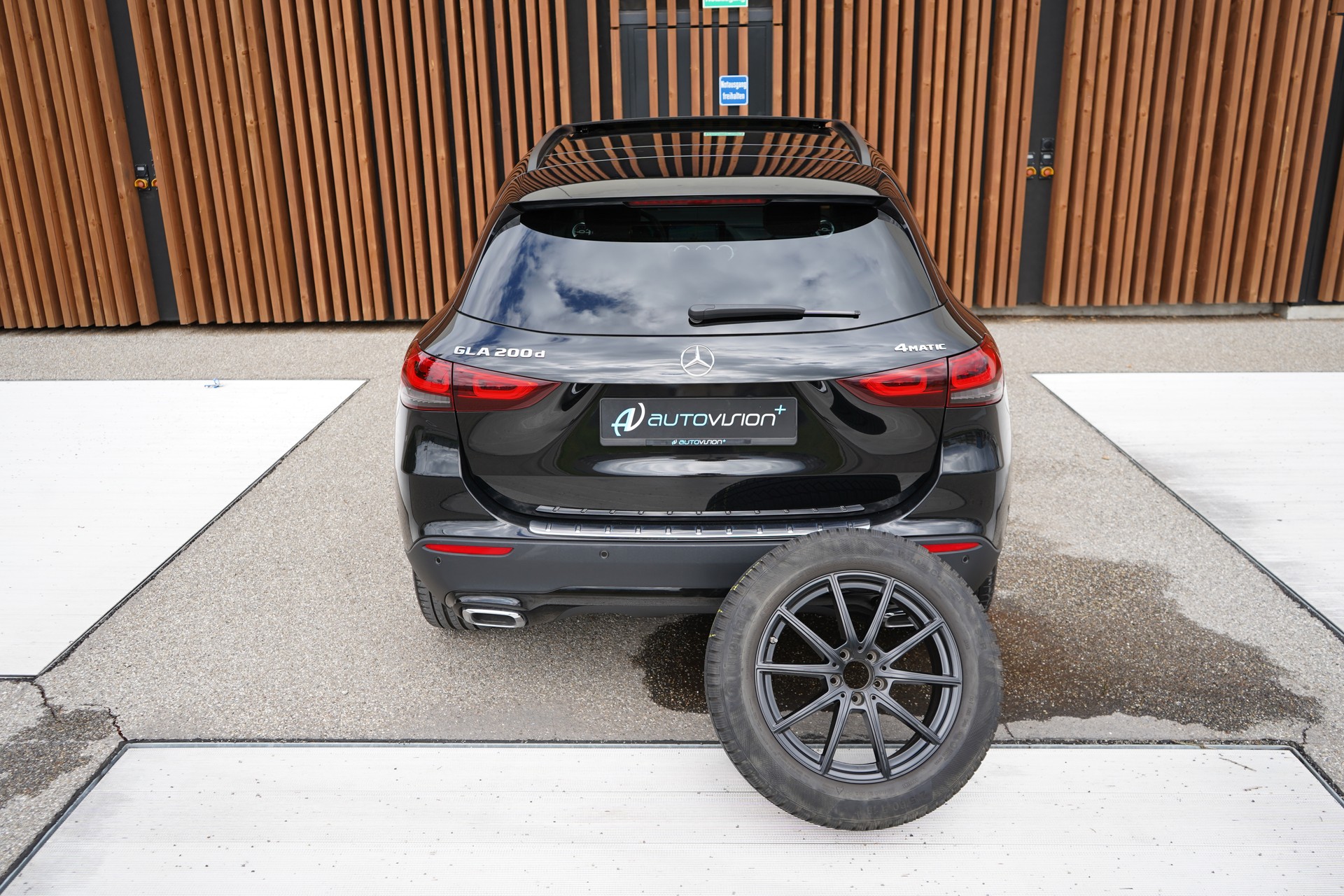 MERCEDES-BENZ GLA 200d 4MATIC PROGRESSIVE NIGHT 8G-DCT l 150 PS-image-18