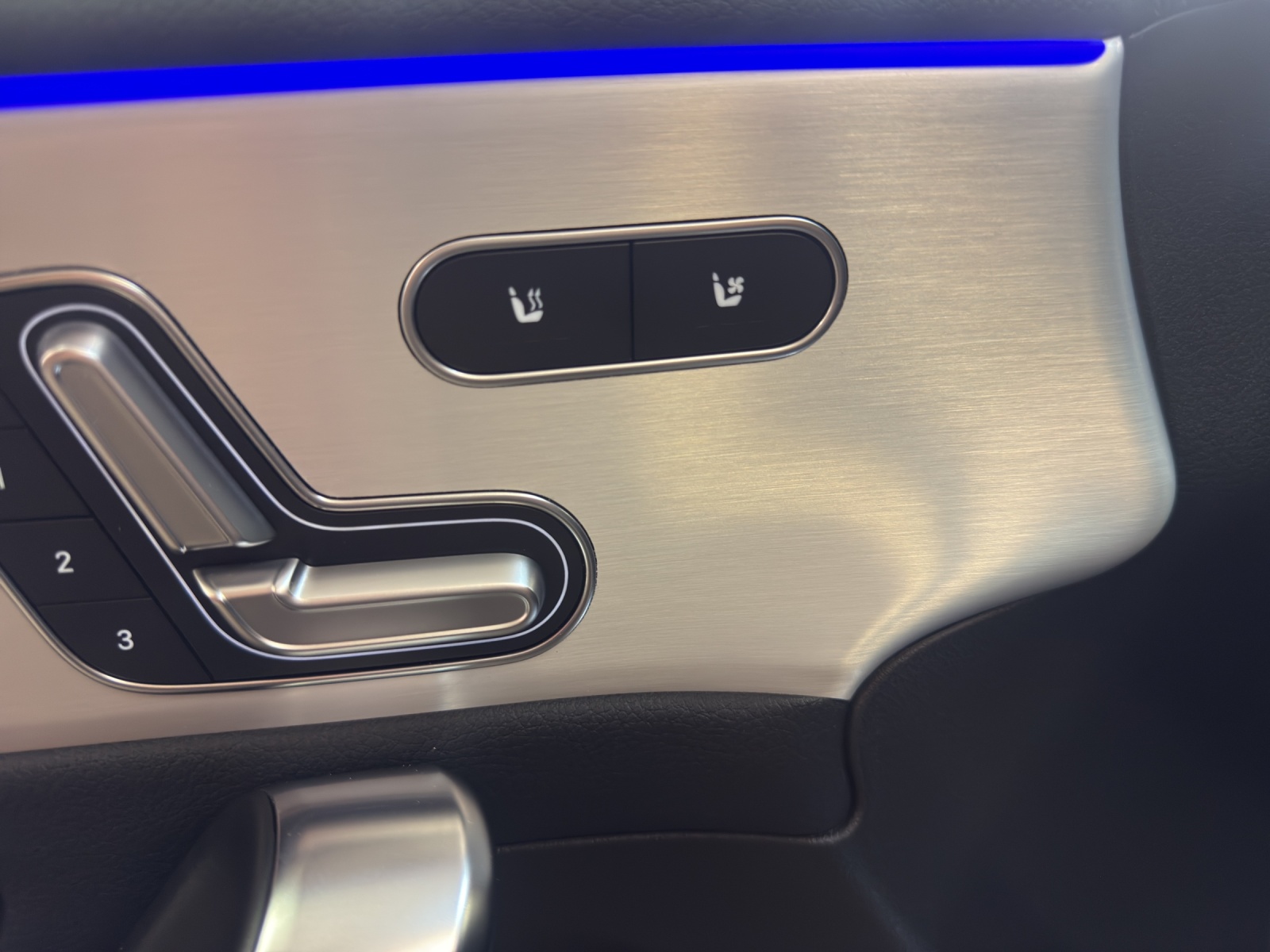 MERCEDES-BENZ CLA 45 S 4M+ AMG / 360 Grad Kamera / AMG Ride Control / Multibeam LED-image-15