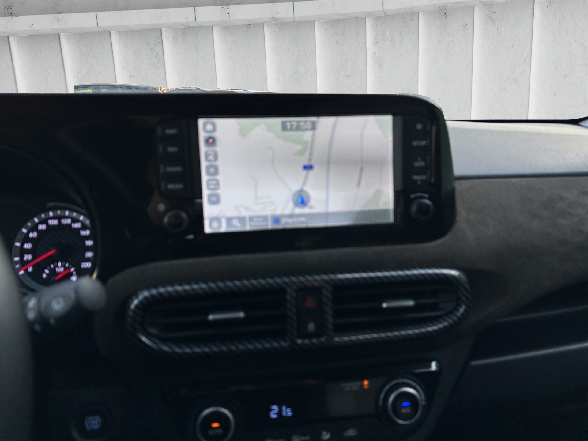 HYUNDAI i10 1.2 Launch Plus Automat-image-14