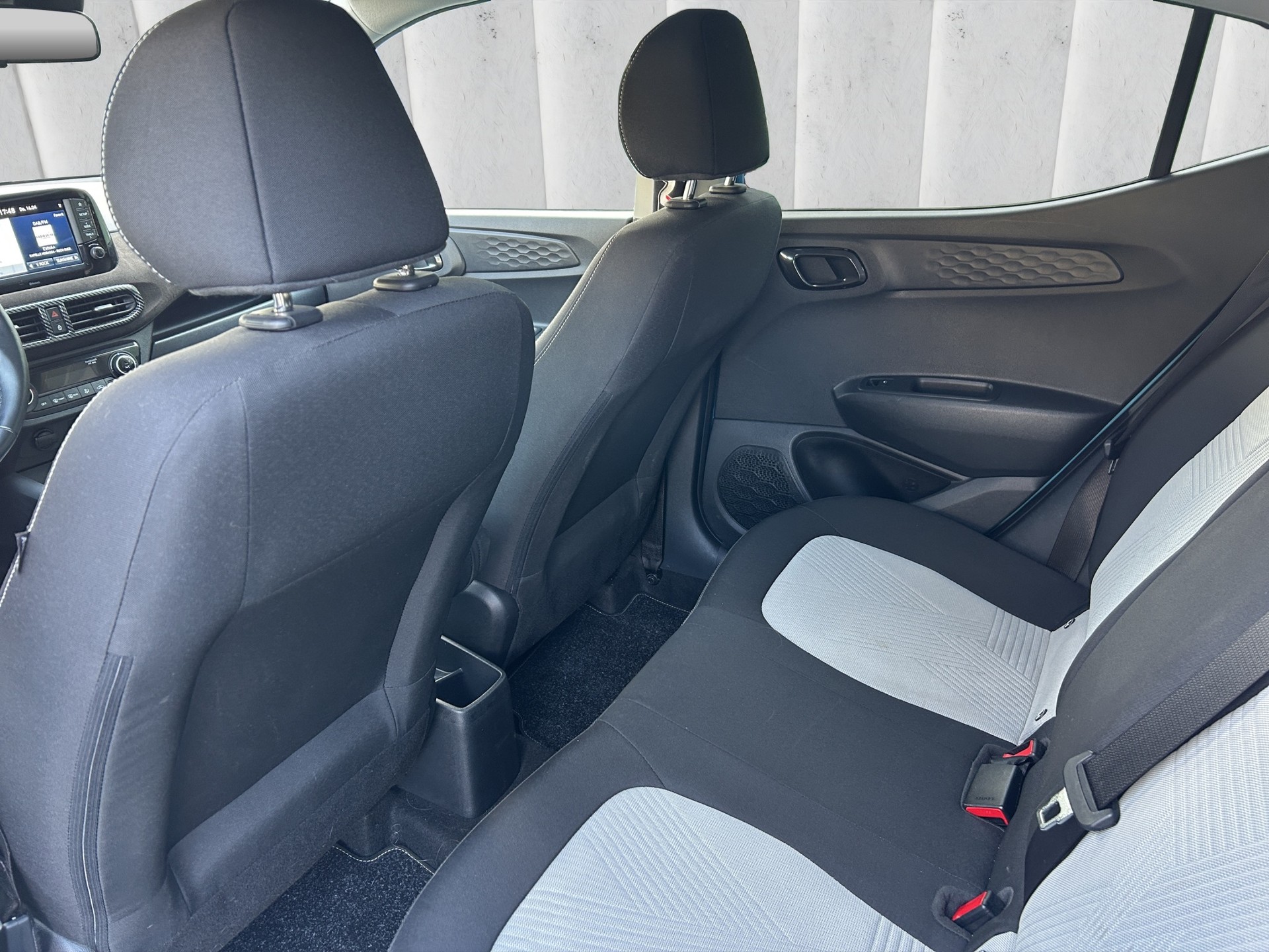 HYUNDAI i10 1.2 Launch Plus Automat-image-10