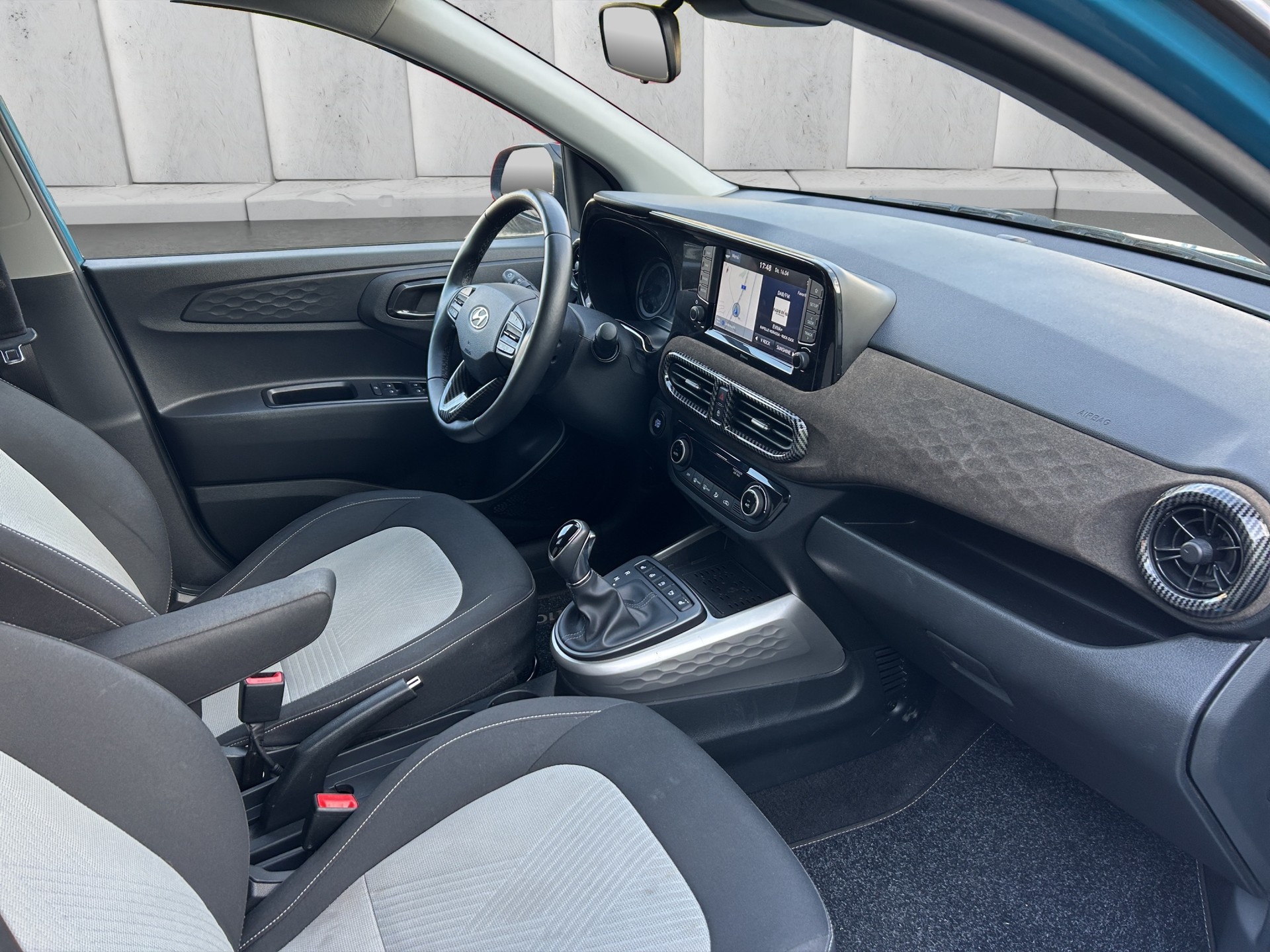 HYUNDAI i10 1.2 Launch Plus Automat-image-9